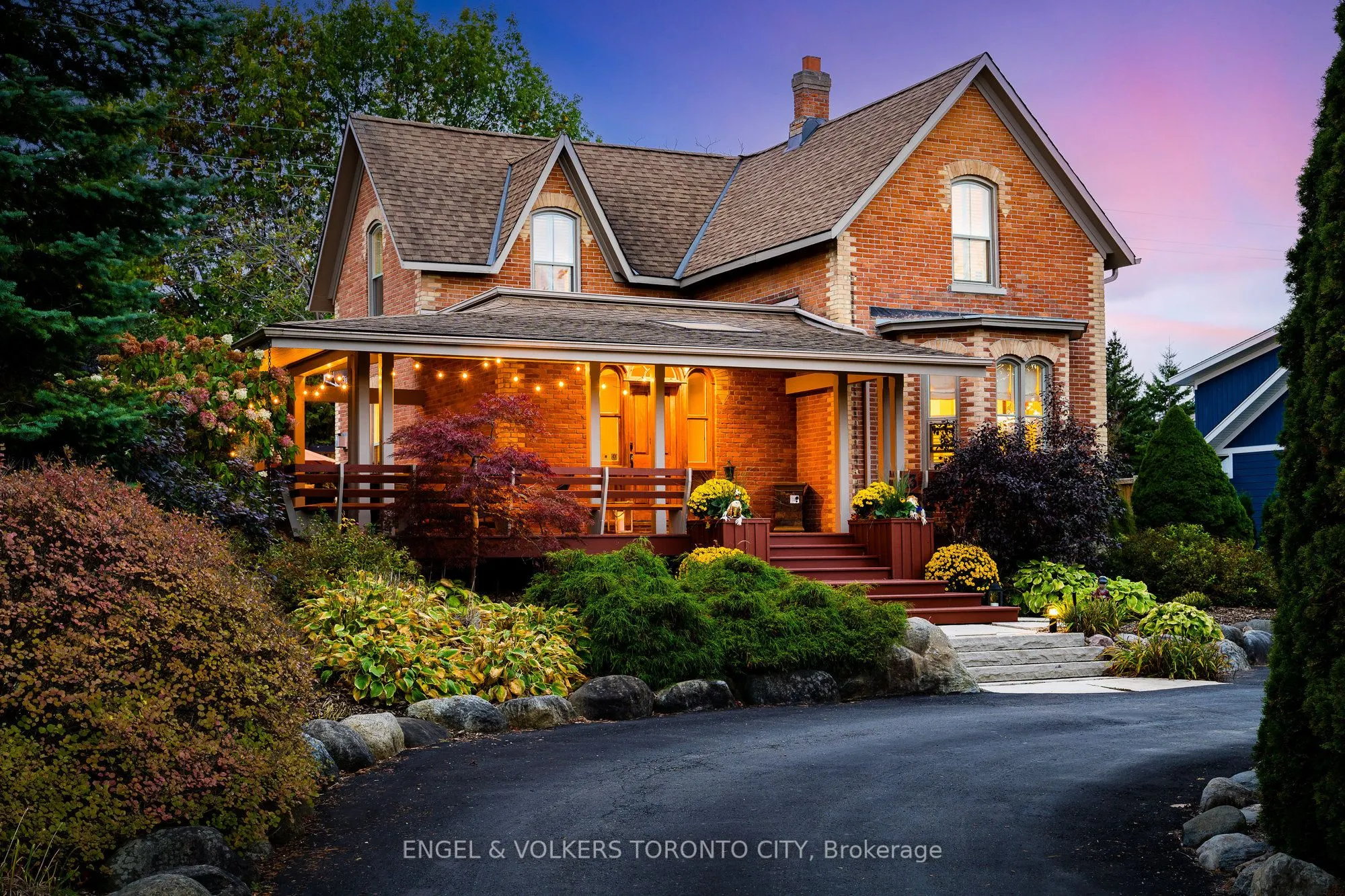 13 Huron Street W