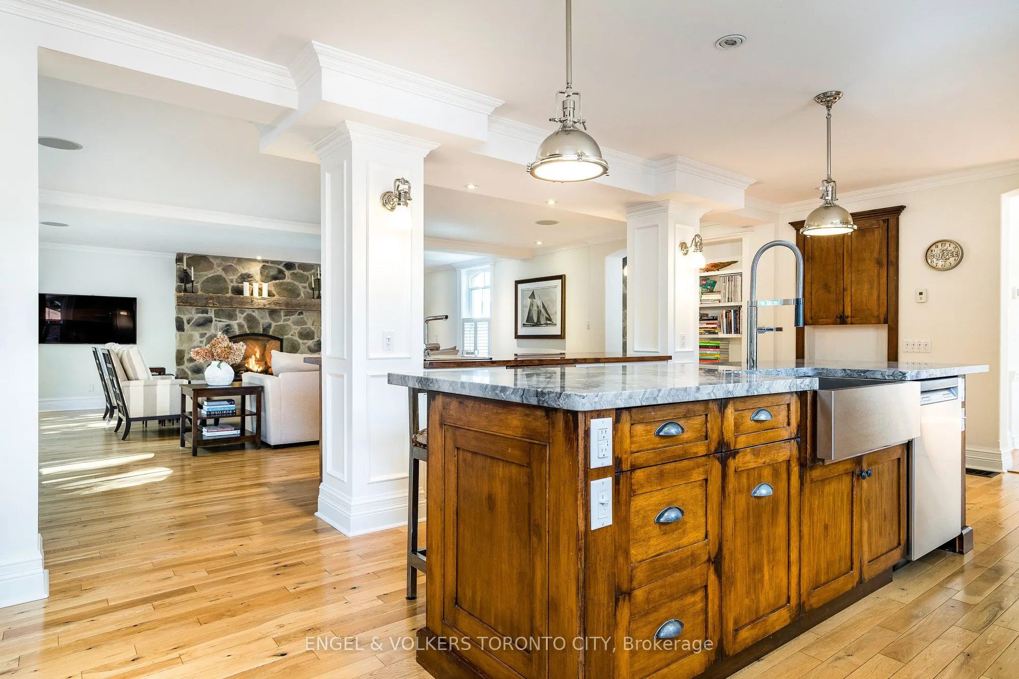 13 Huron Street W