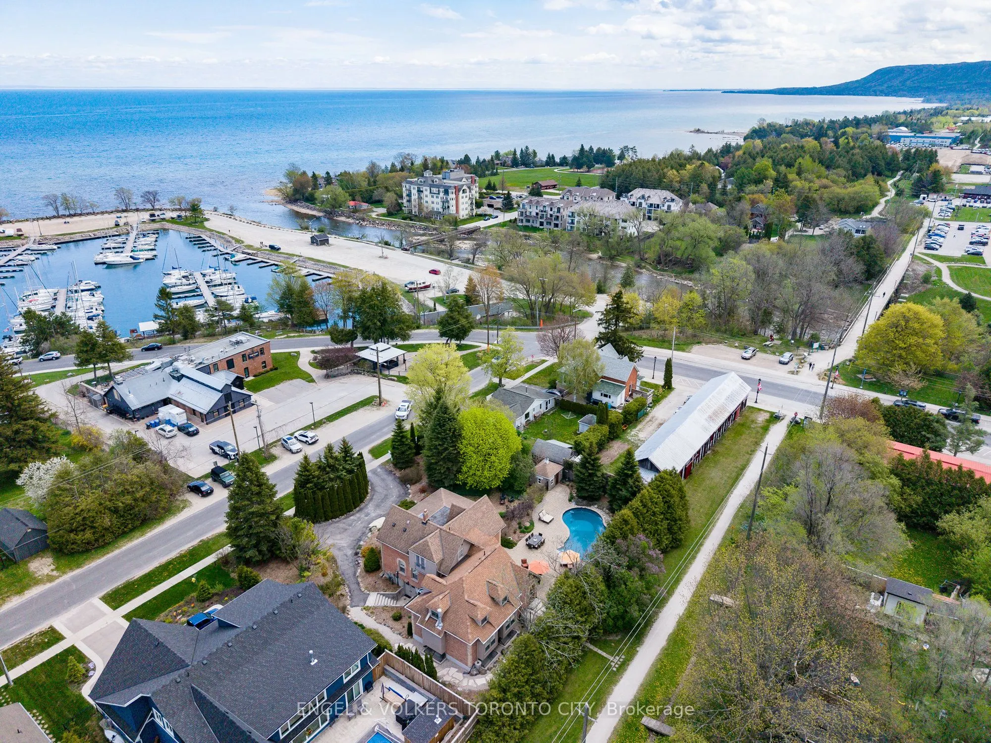 13 Huron Street W