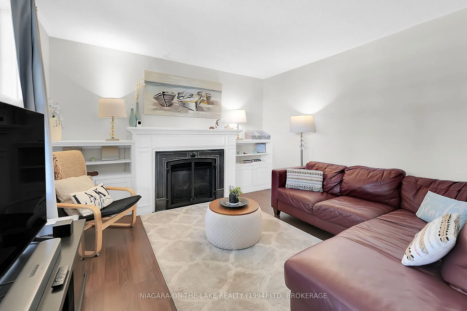 8 Lakeside Drive