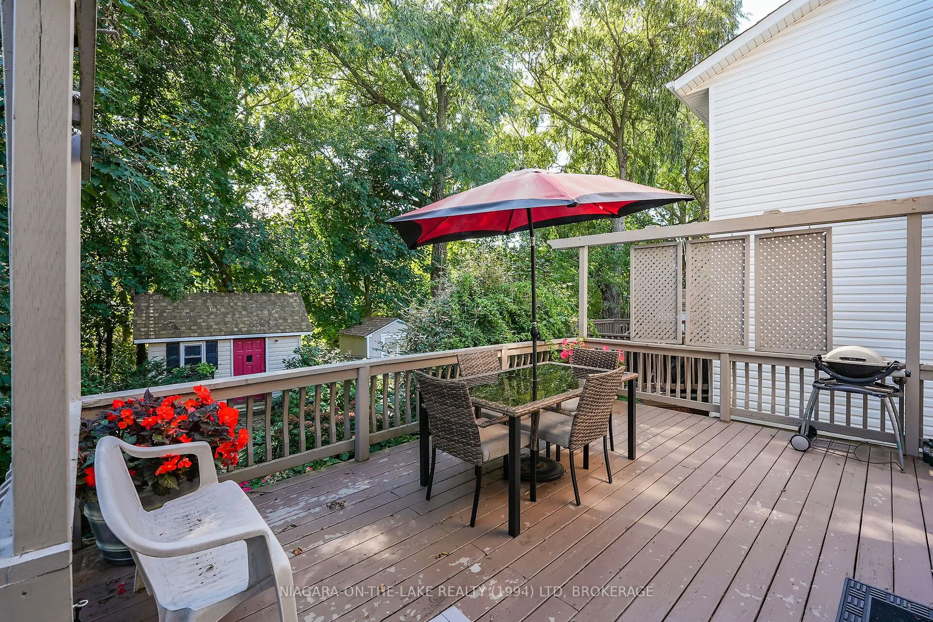 8 Lakeside Drive