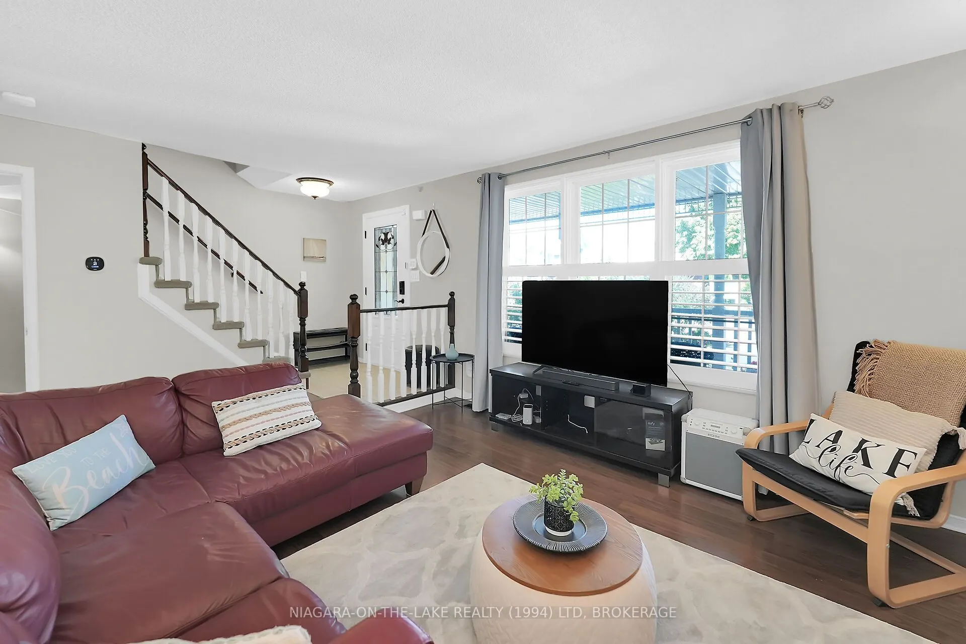 8 Lakeside Drive