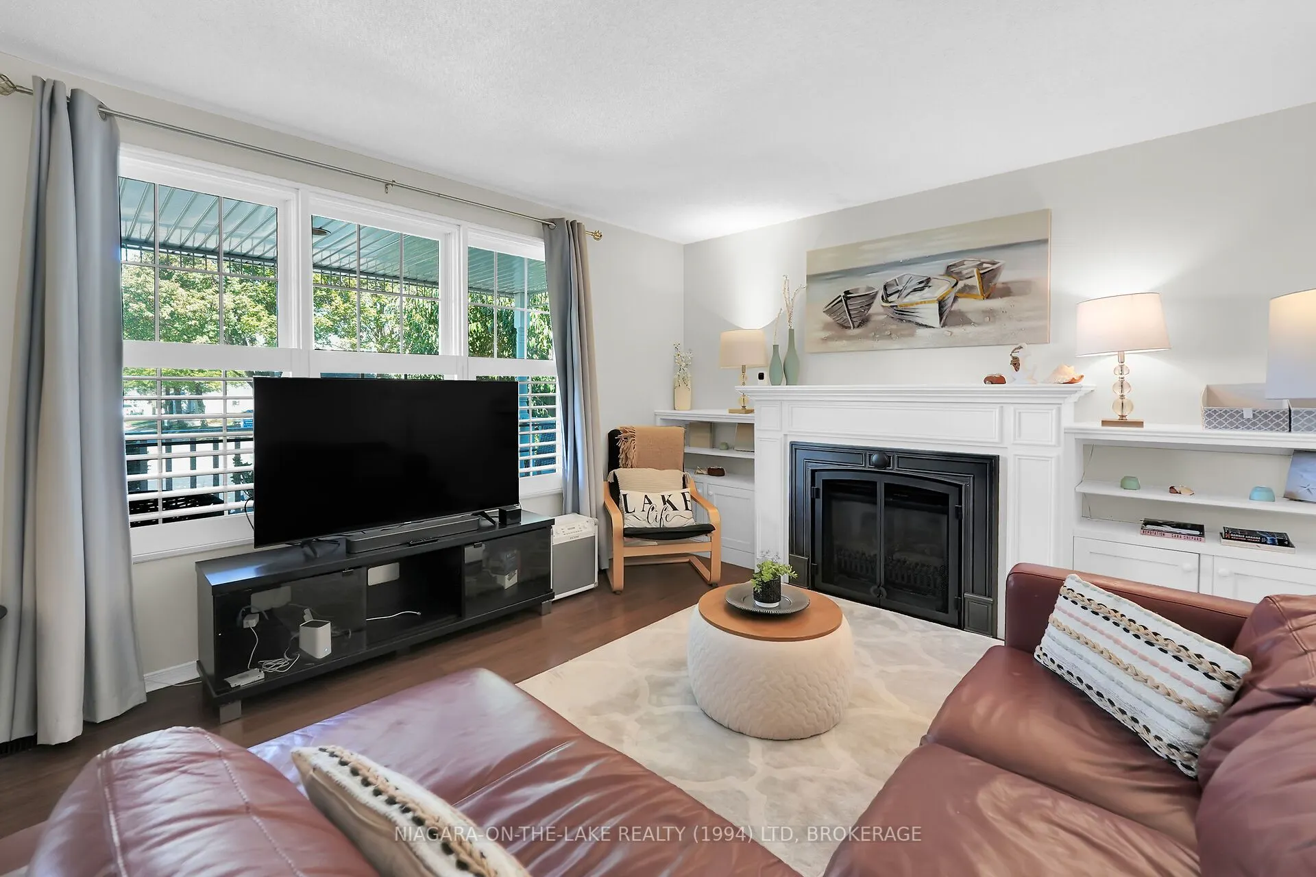 8 Lakeside Drive