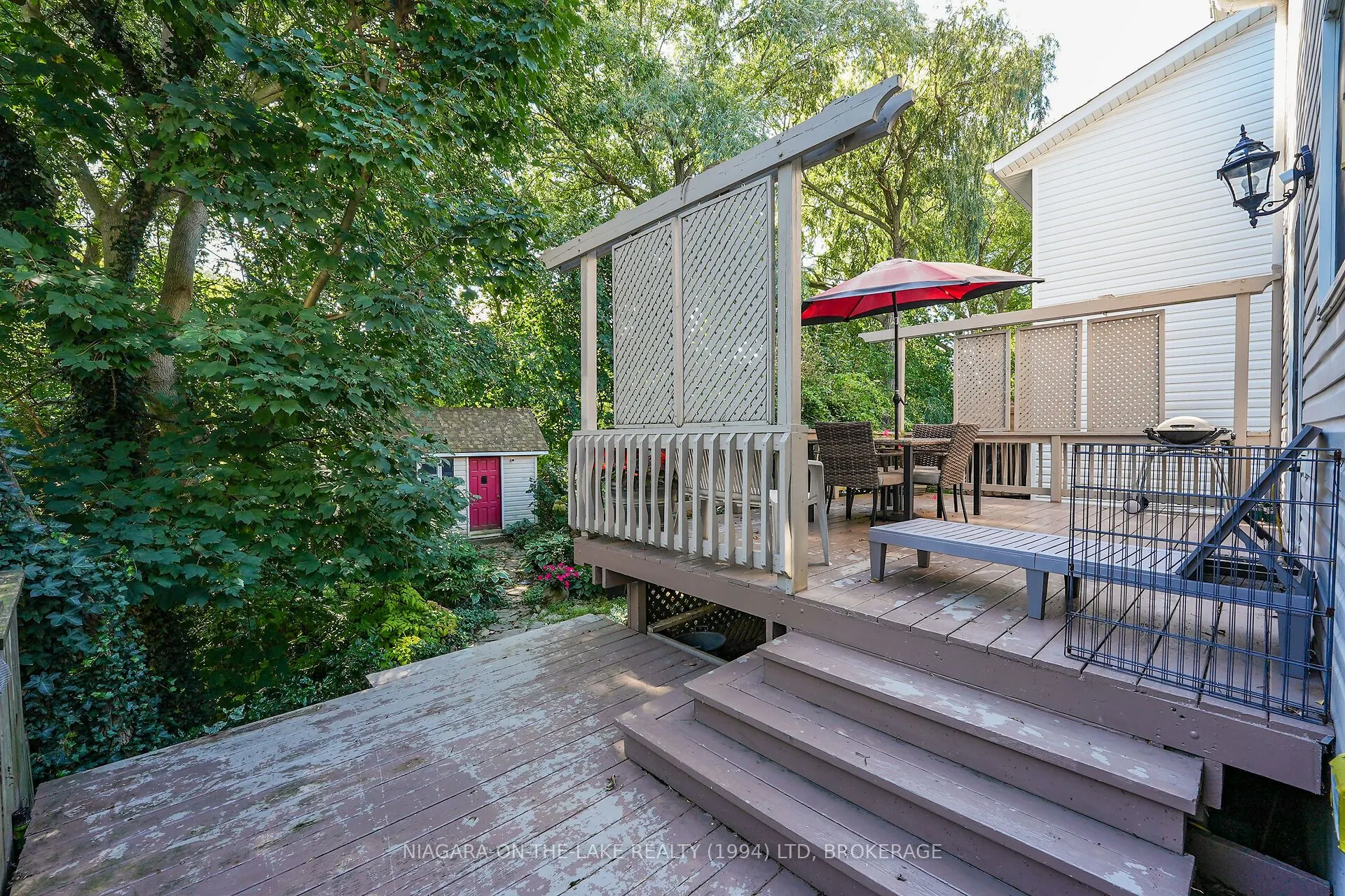 8 Lakeside Drive