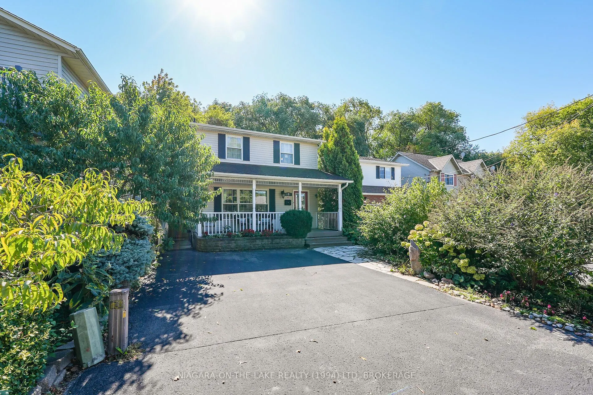 8 Lakeside Drive