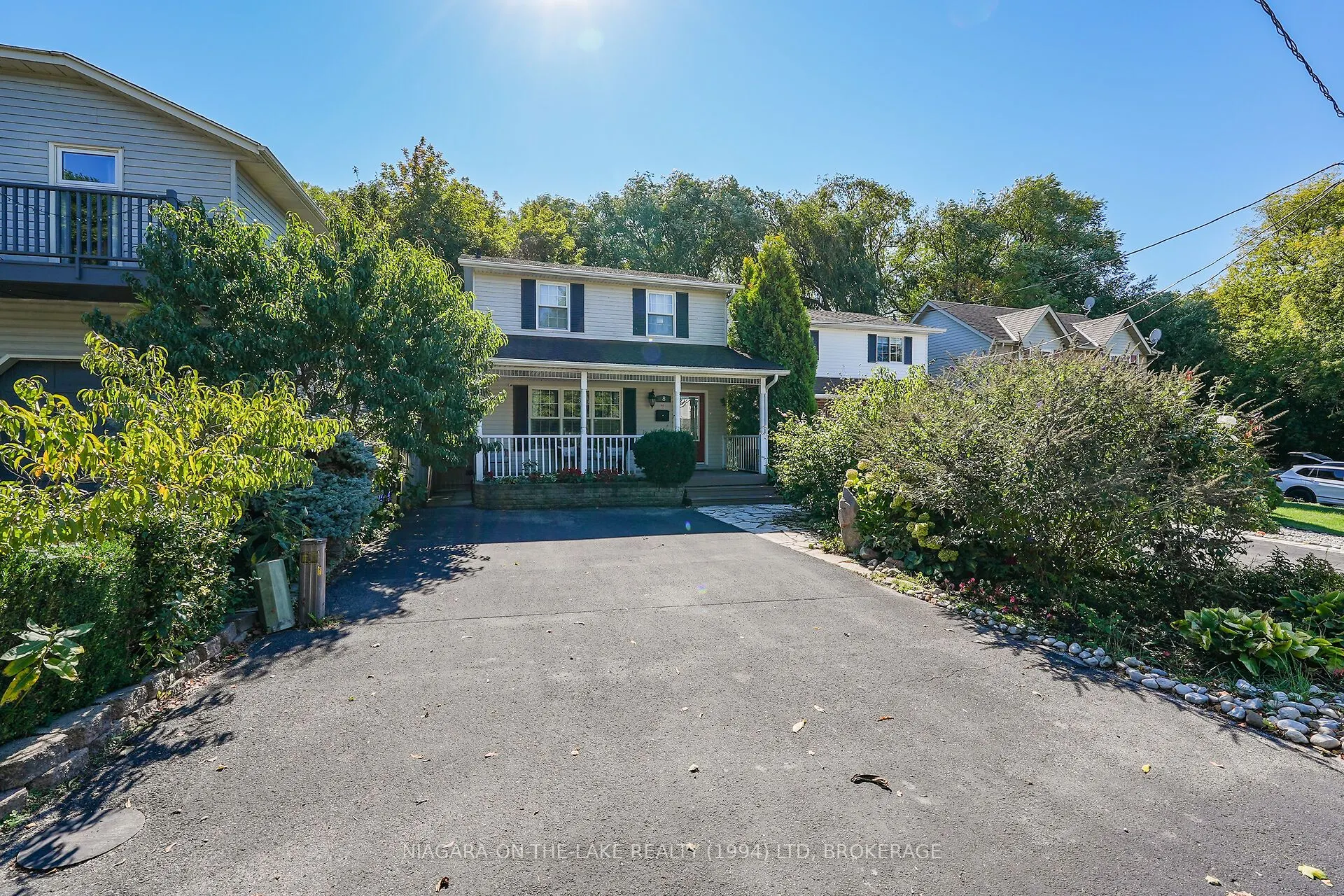 8 Lakeside Drive