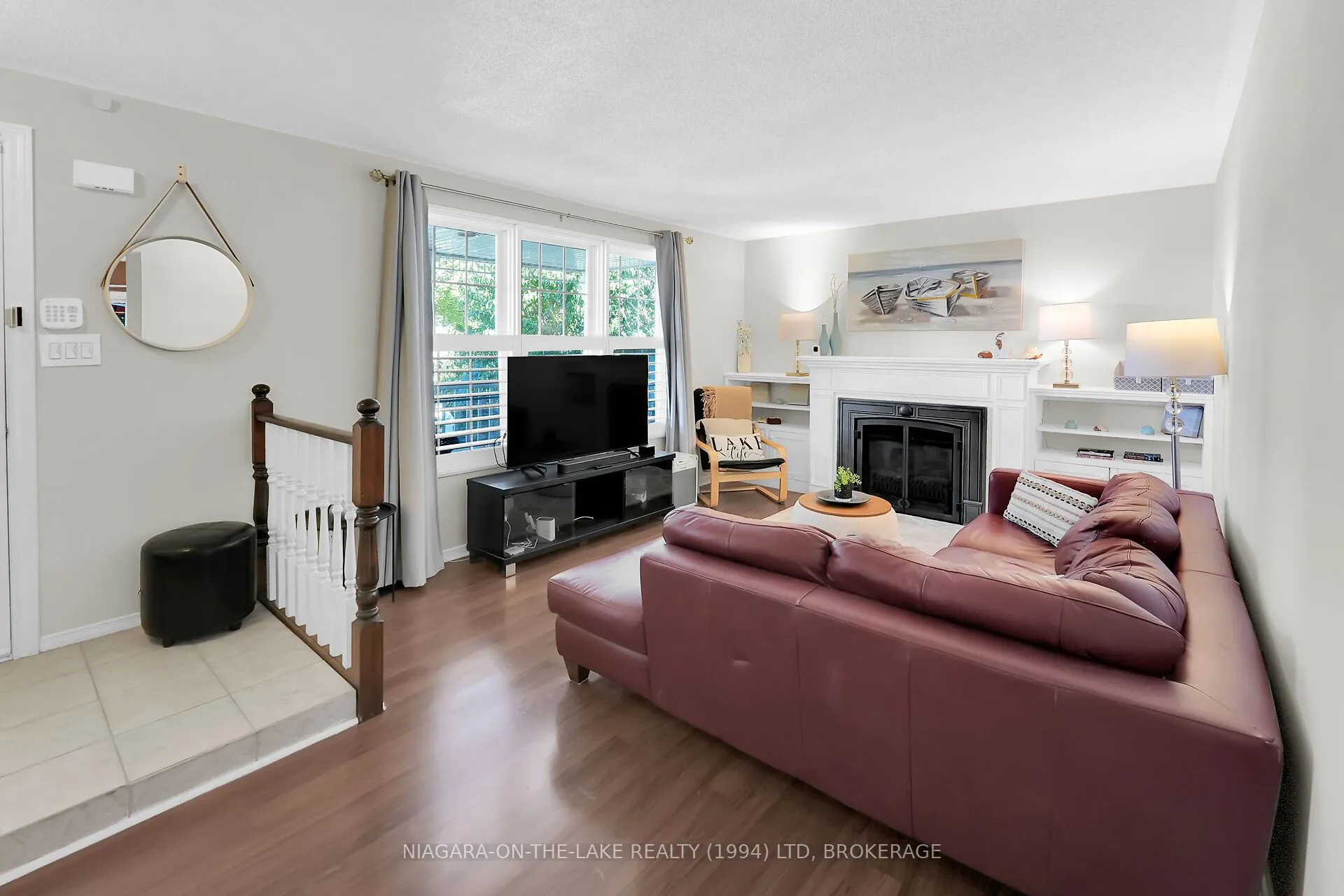 8 Lakeside Drive