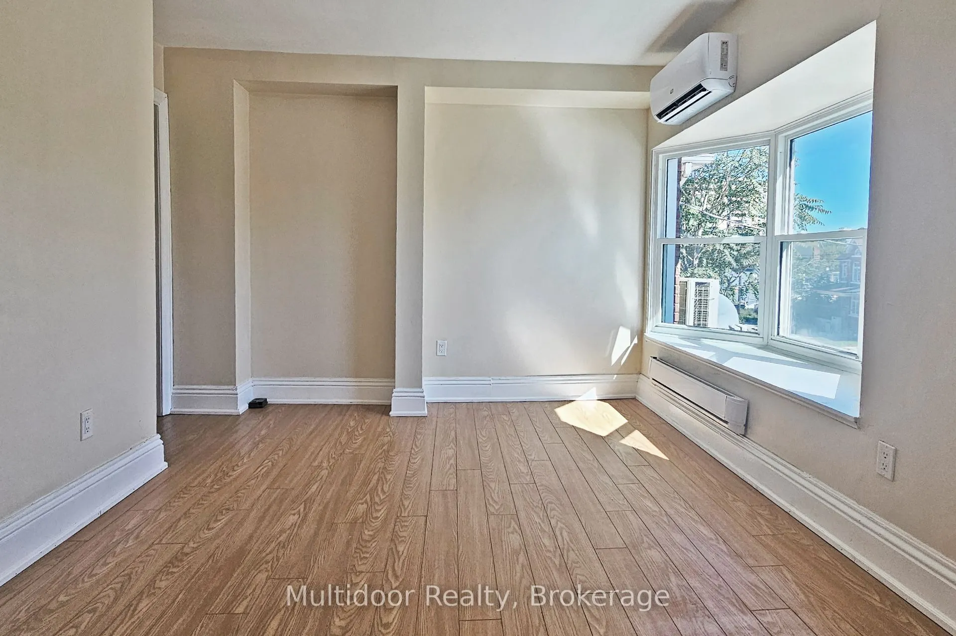 95 Sanford Avenue N, #Upper