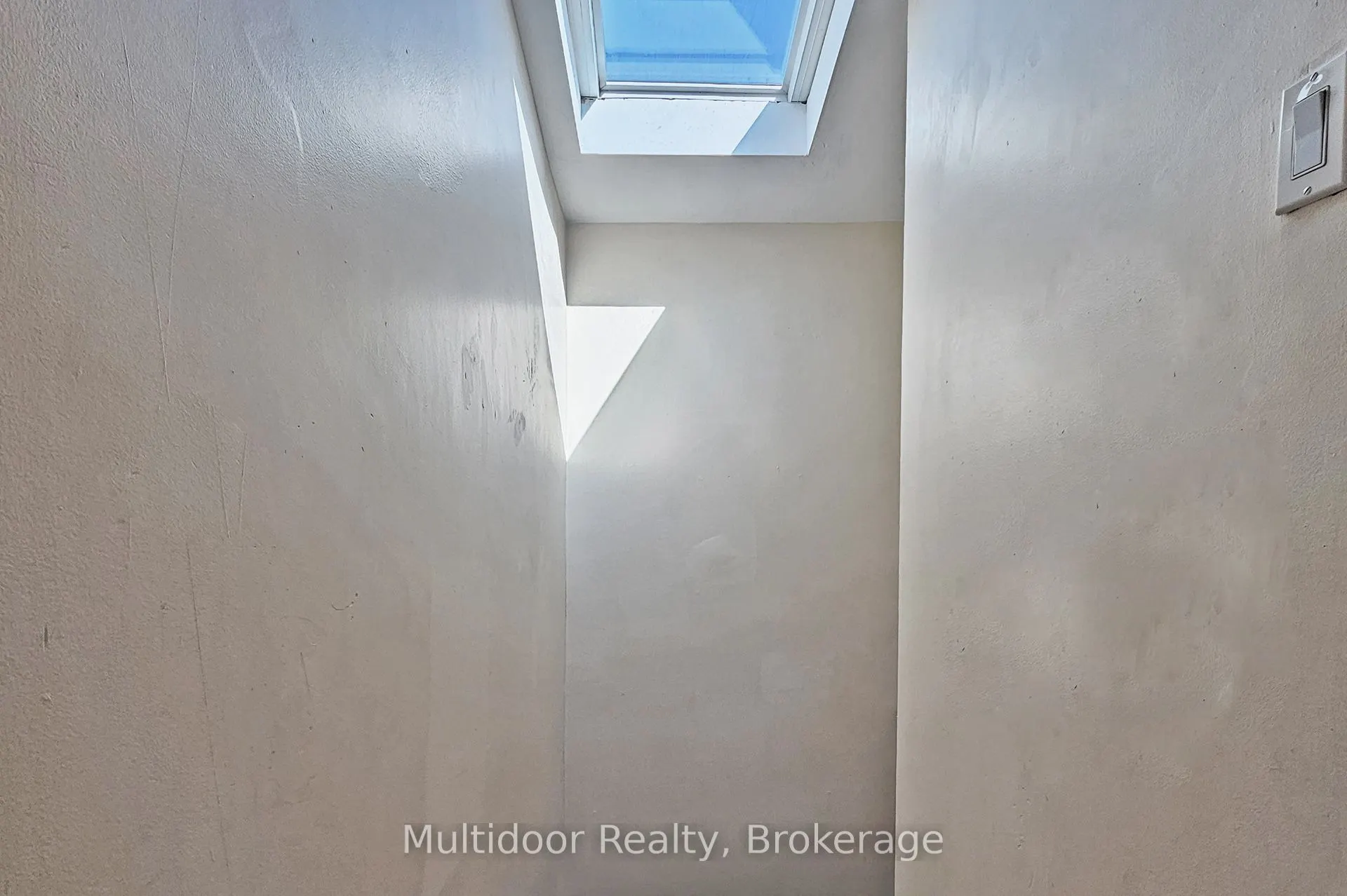 95 Sanford Avenue N, #Upper