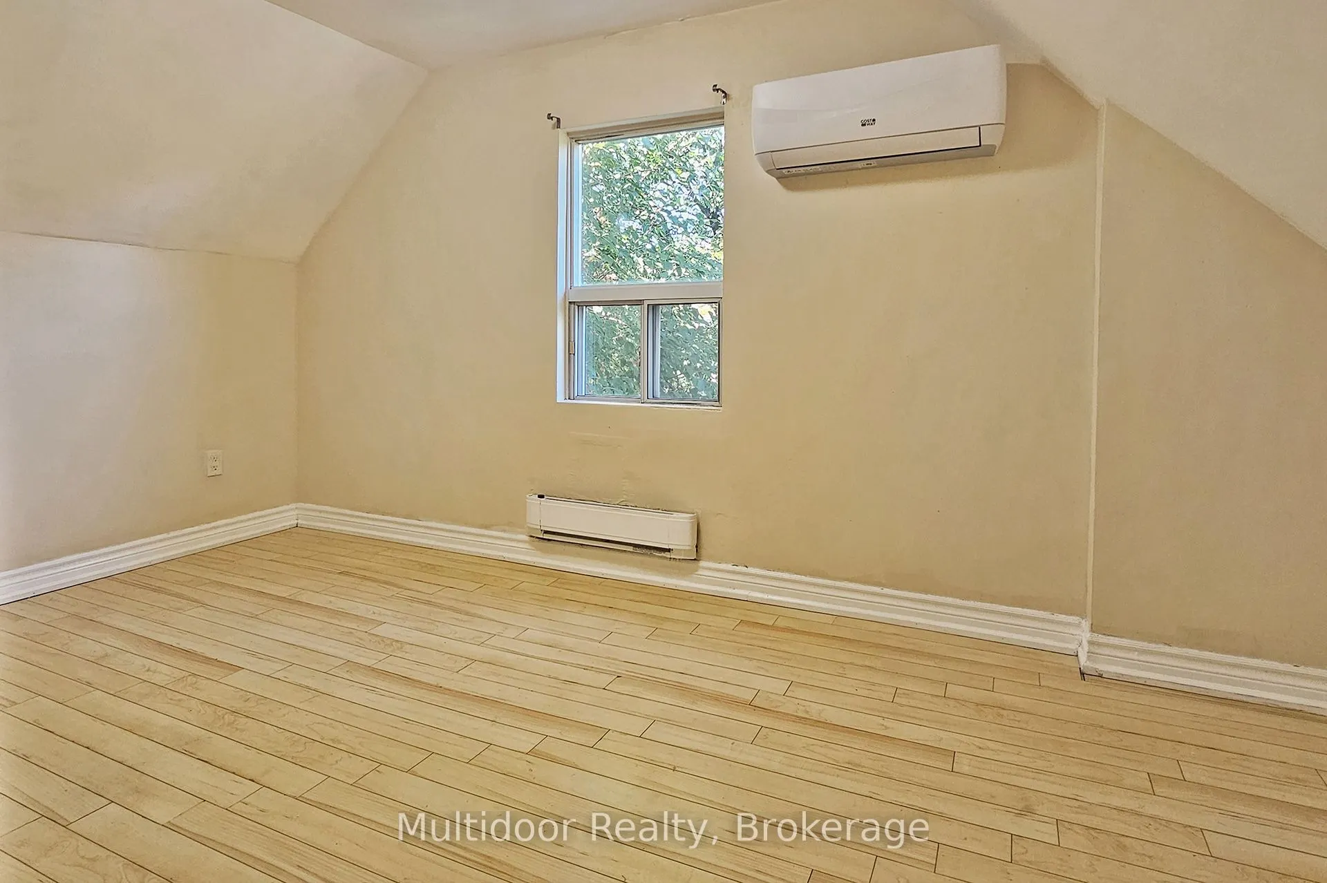 95 Sanford Avenue N, #Upper