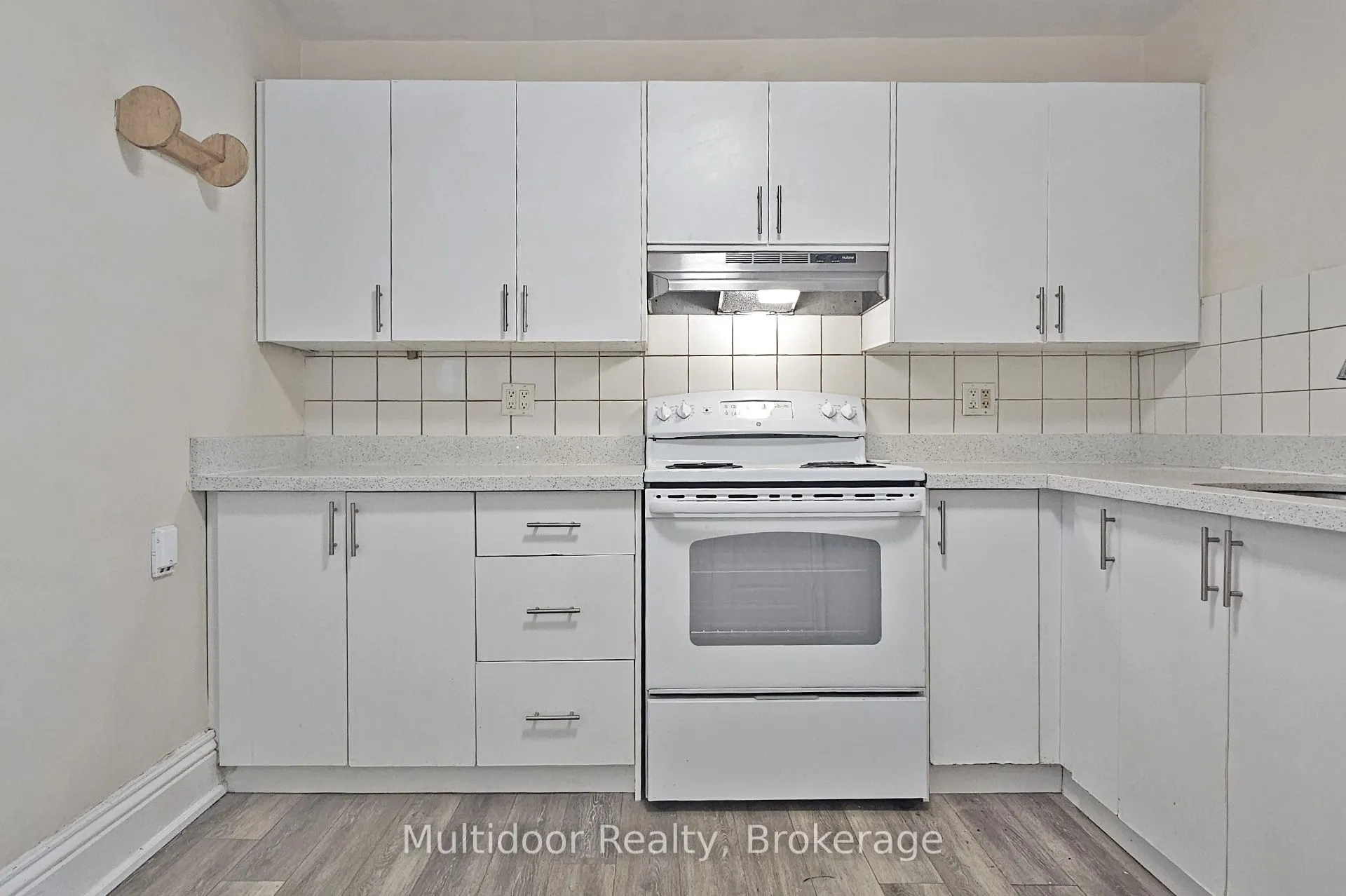 95 Sanford Avenue N, #Upper