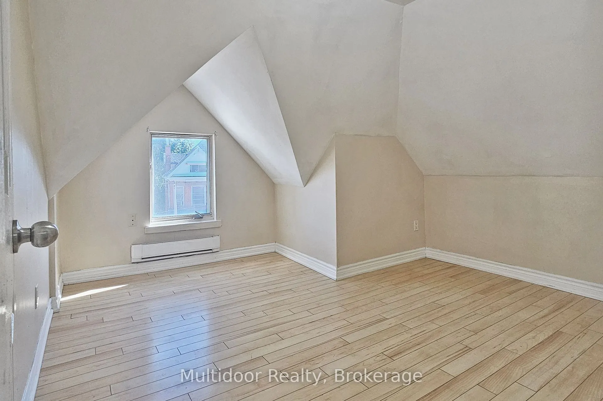 95 Sanford Avenue N, #Upper