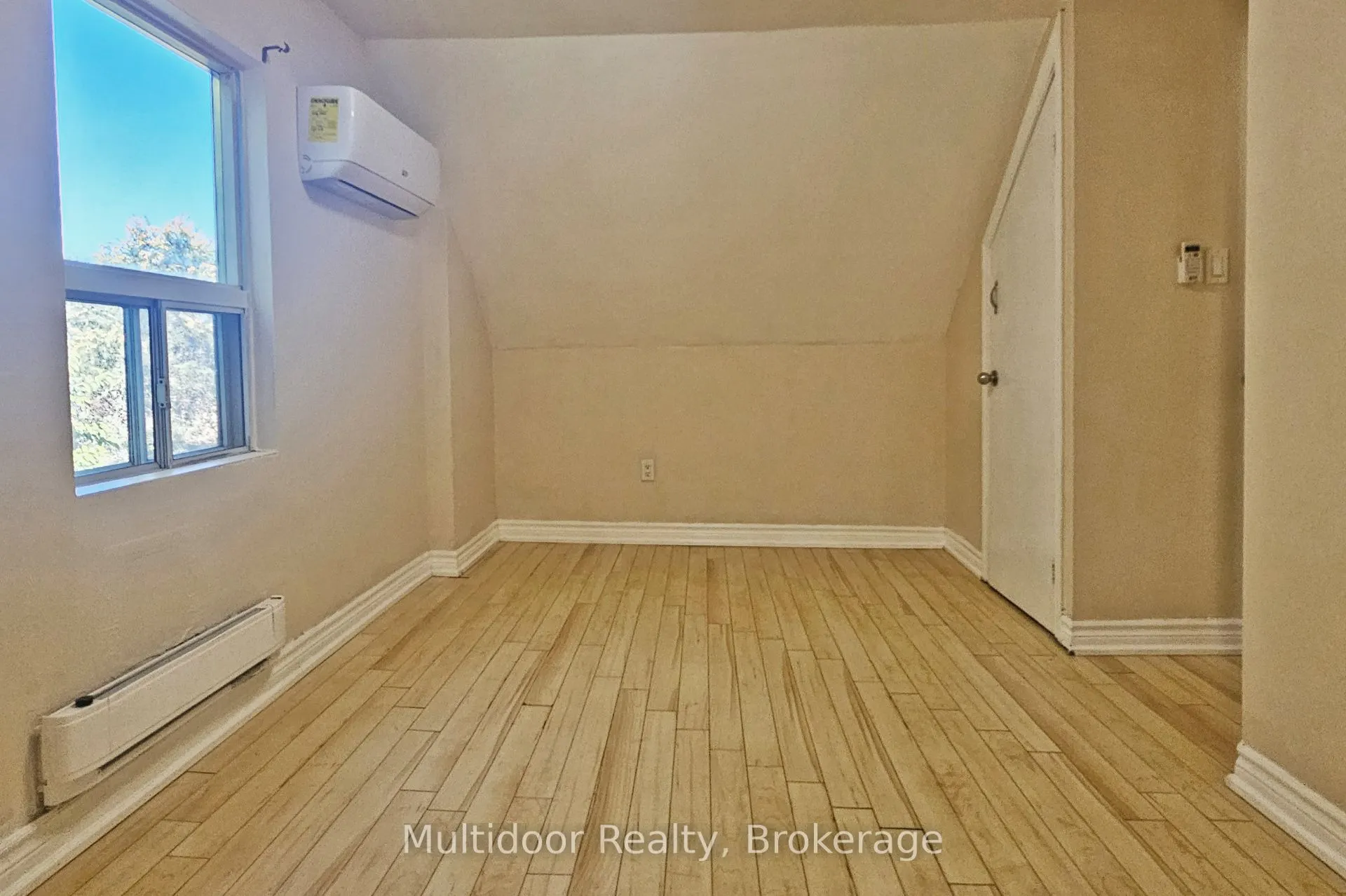 95 Sanford Avenue N, #Upper