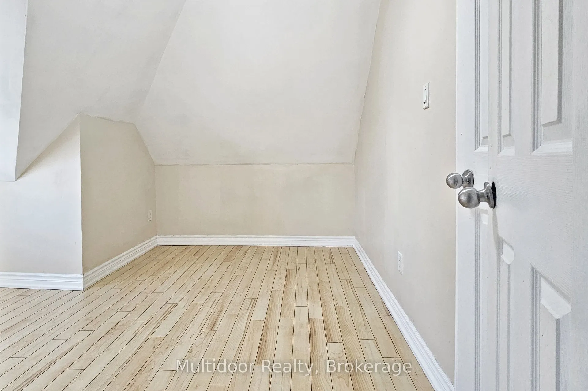 95 Sanford Avenue N, #Upper