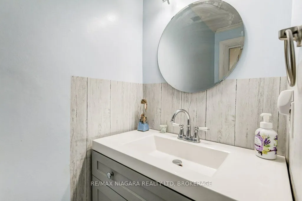 4230 Meadowvale Drive, #7