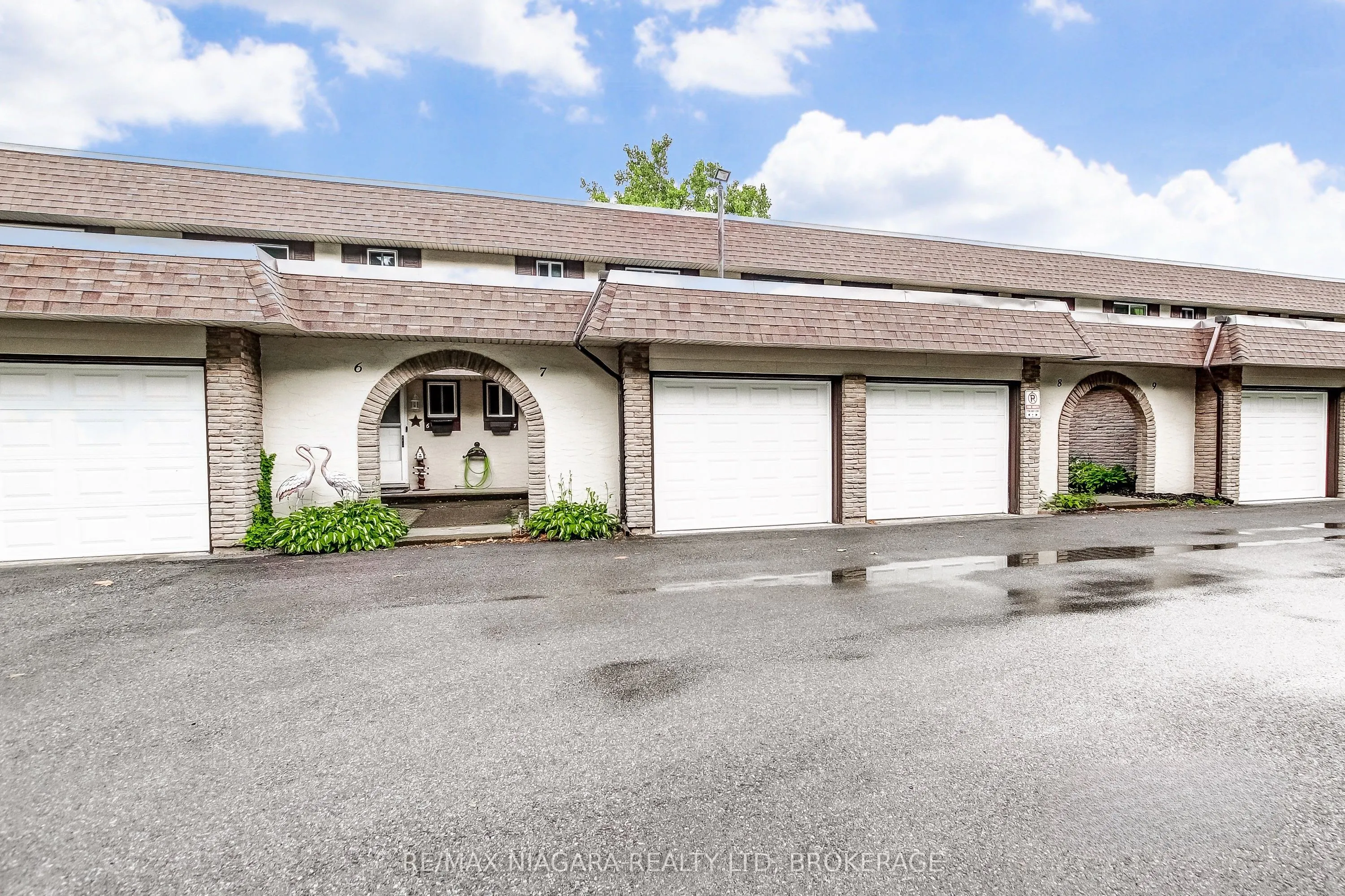4230 Meadowvale Drive, #7