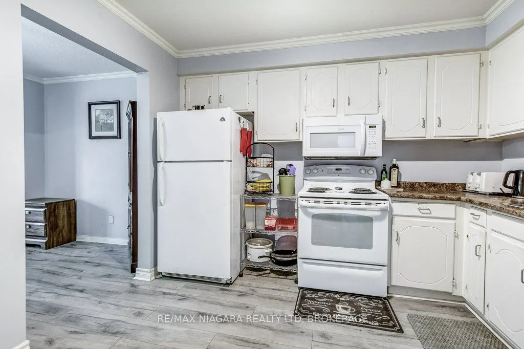 4230 Meadowvale Drive, #7