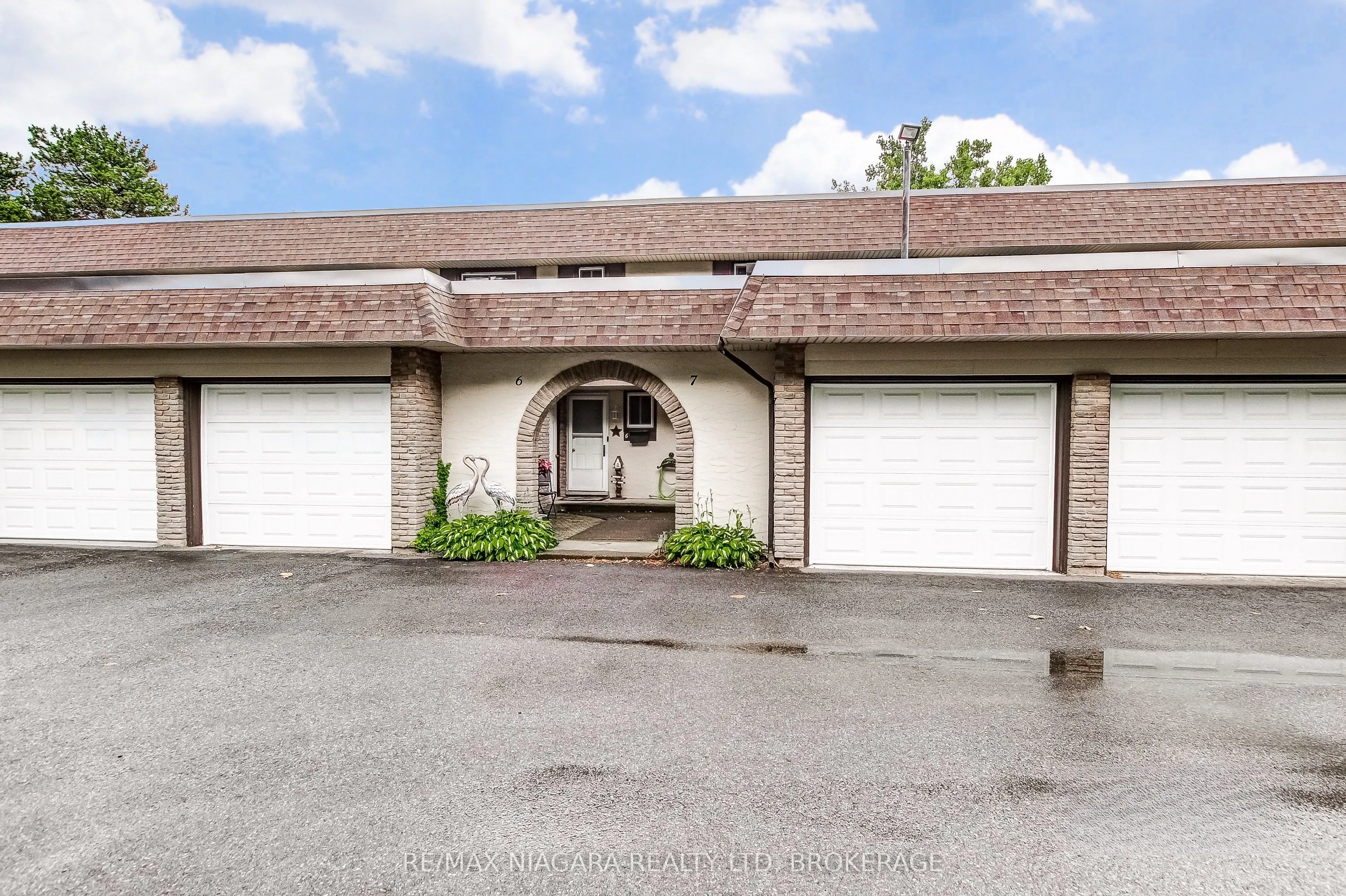 4230 Meadowvale Drive, #7