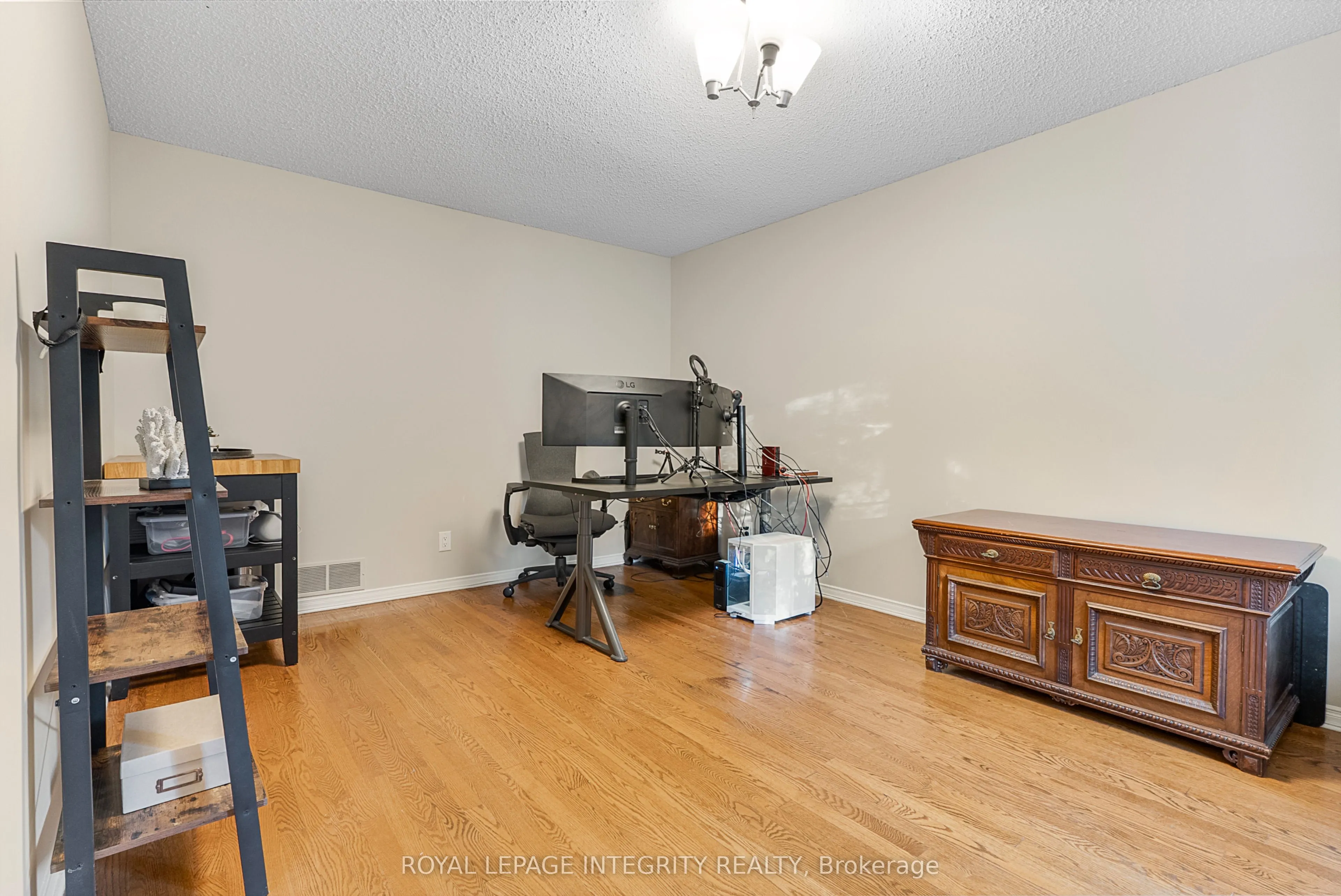 1109 Cindy Hill Crescent