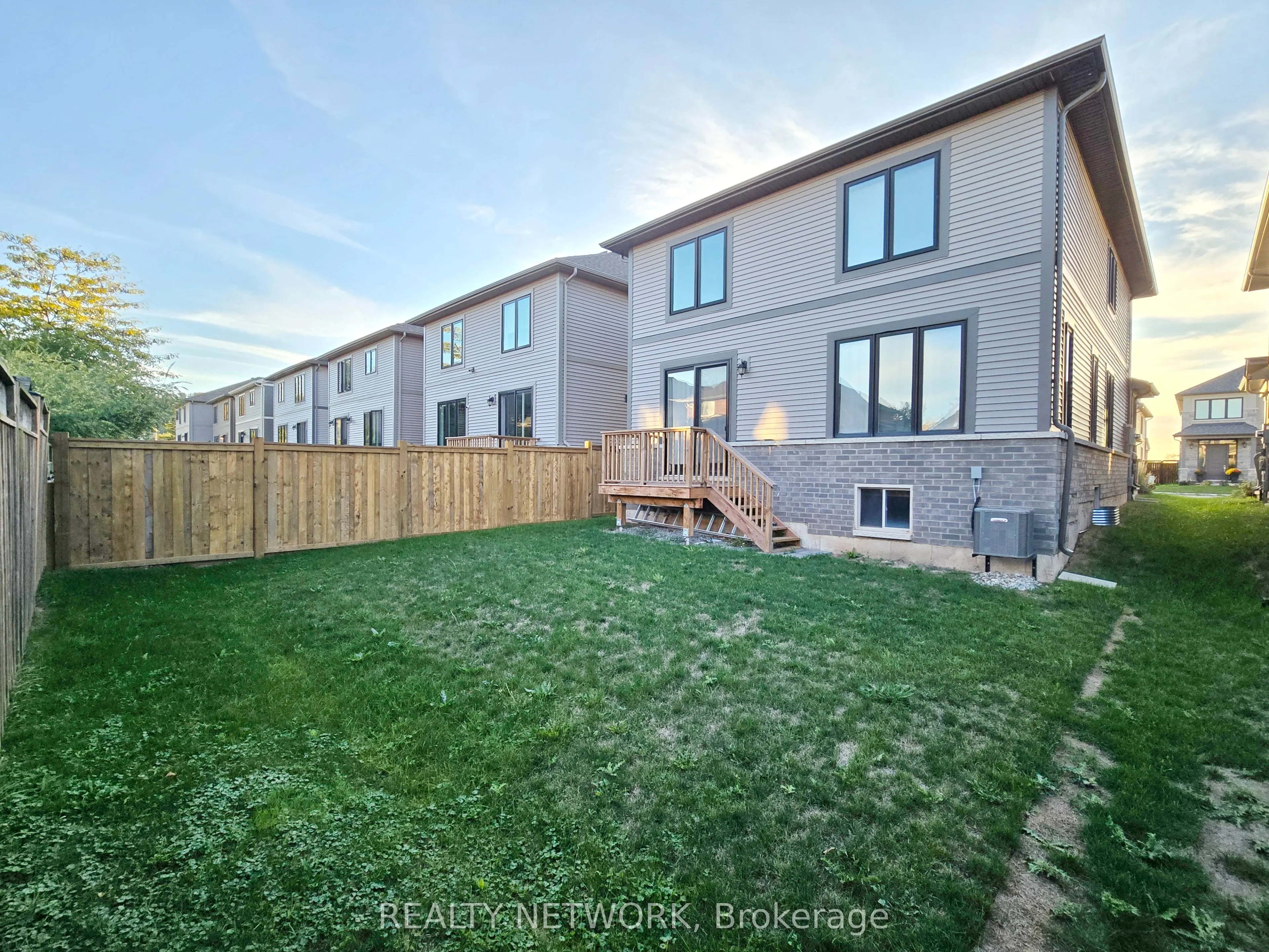 107 Starfire Crescent