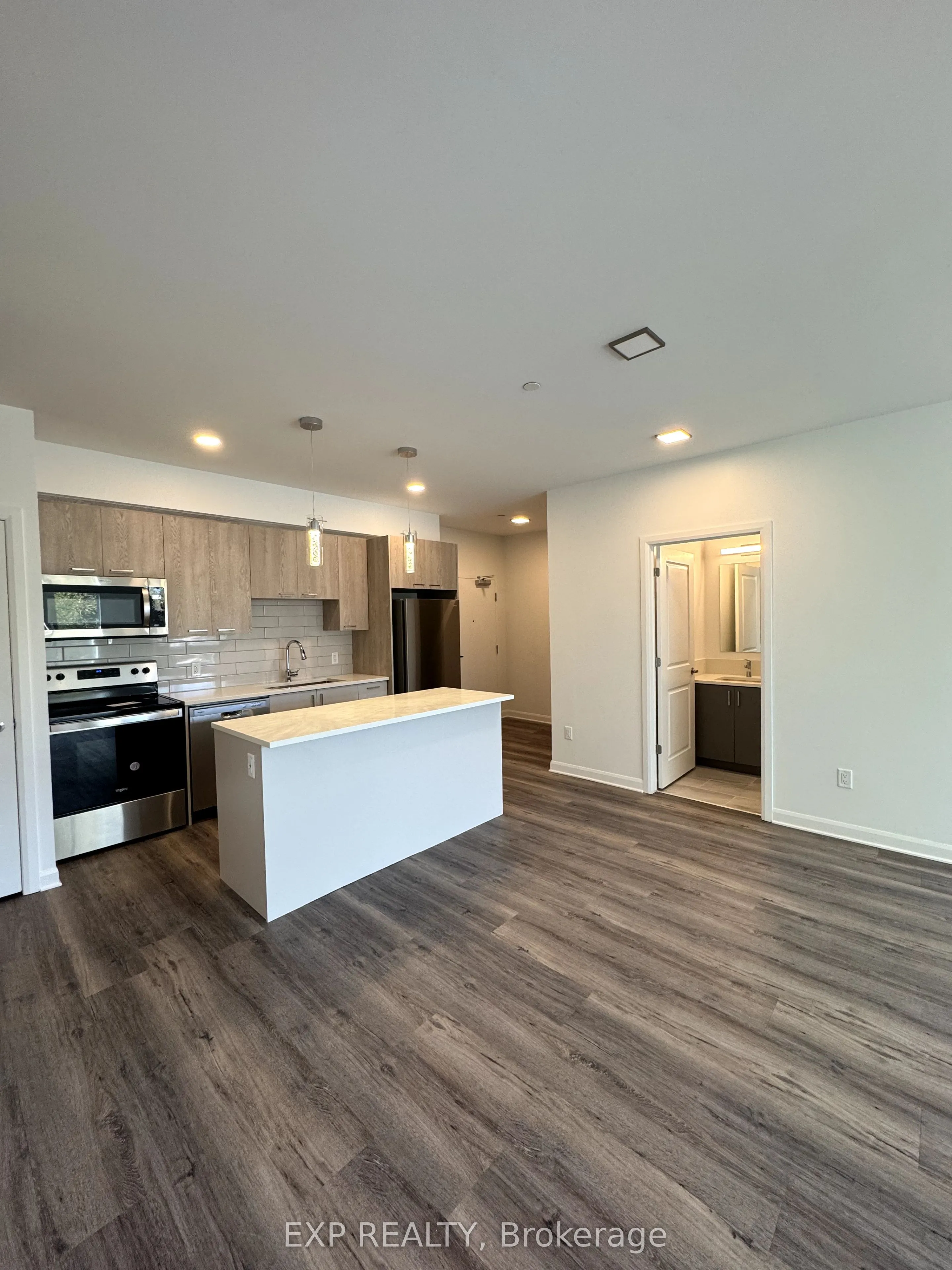 4842 Bank Street, #212
