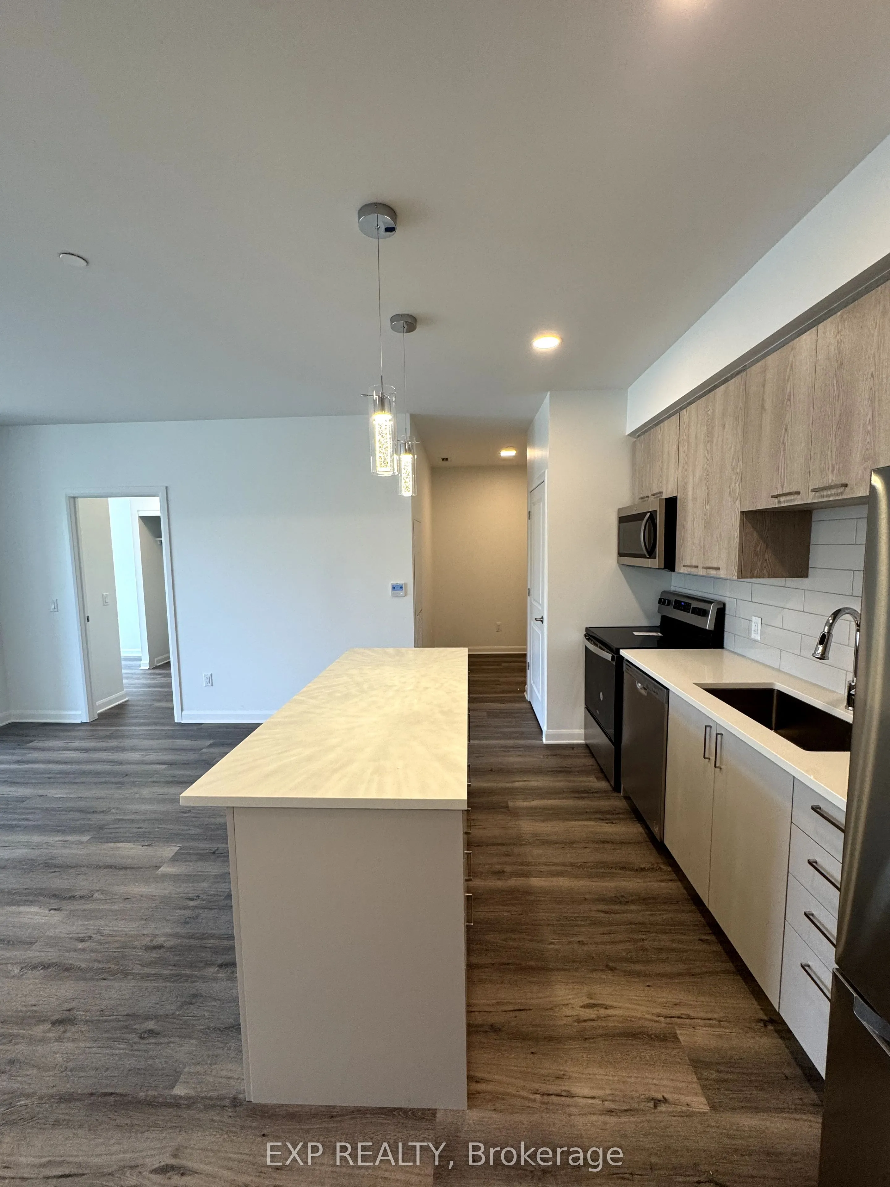 4842 Bank Street, #212