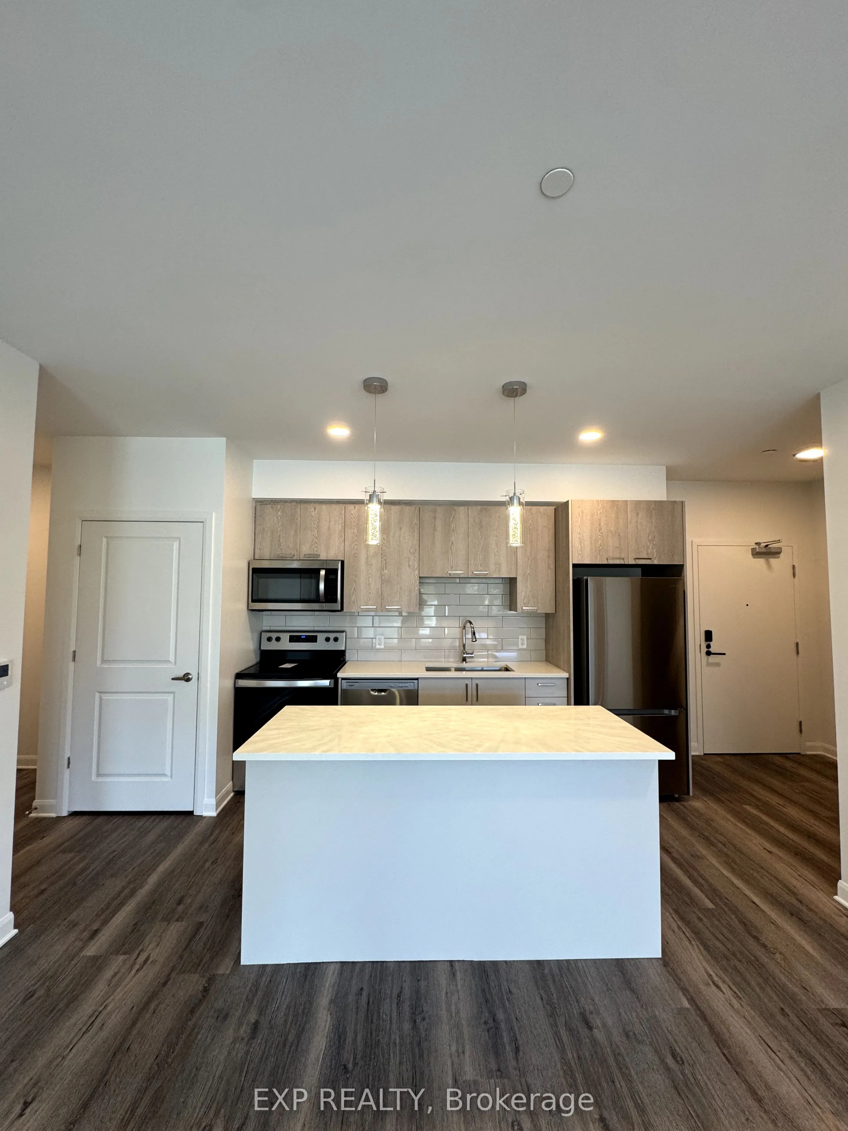 4842 Bank Street, #212