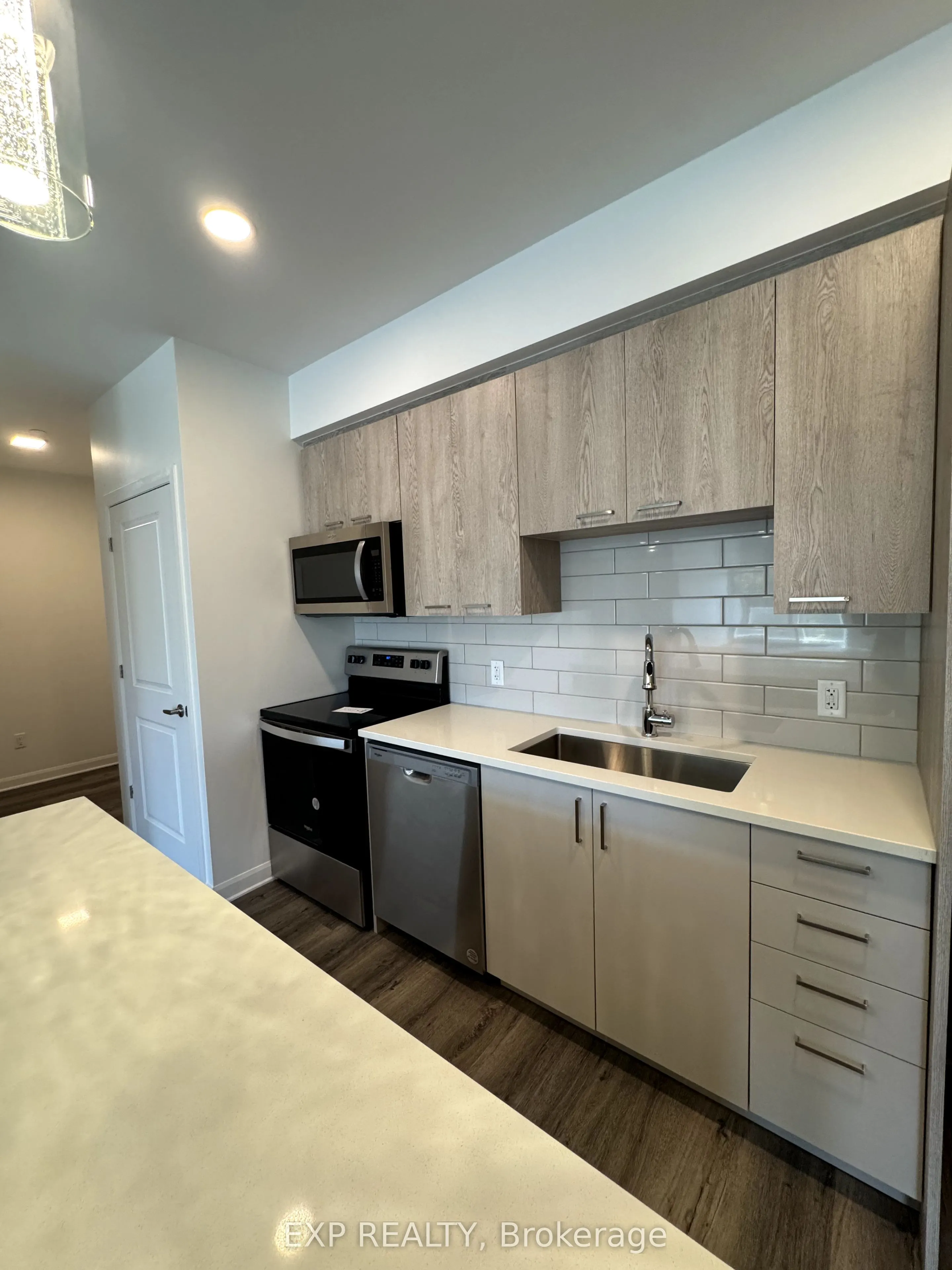 4842 Bank Street, #212