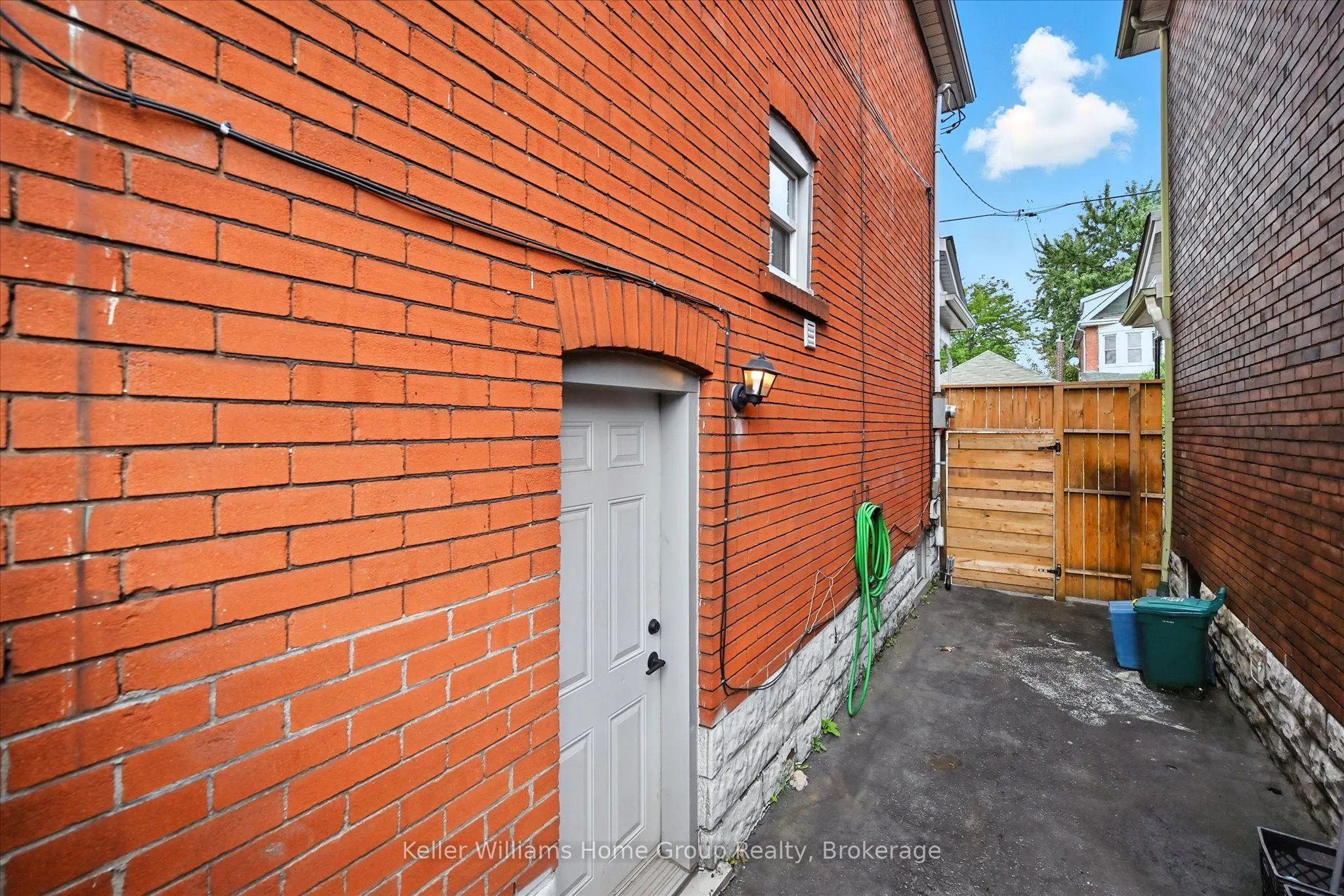 82 Rosemont Avenue