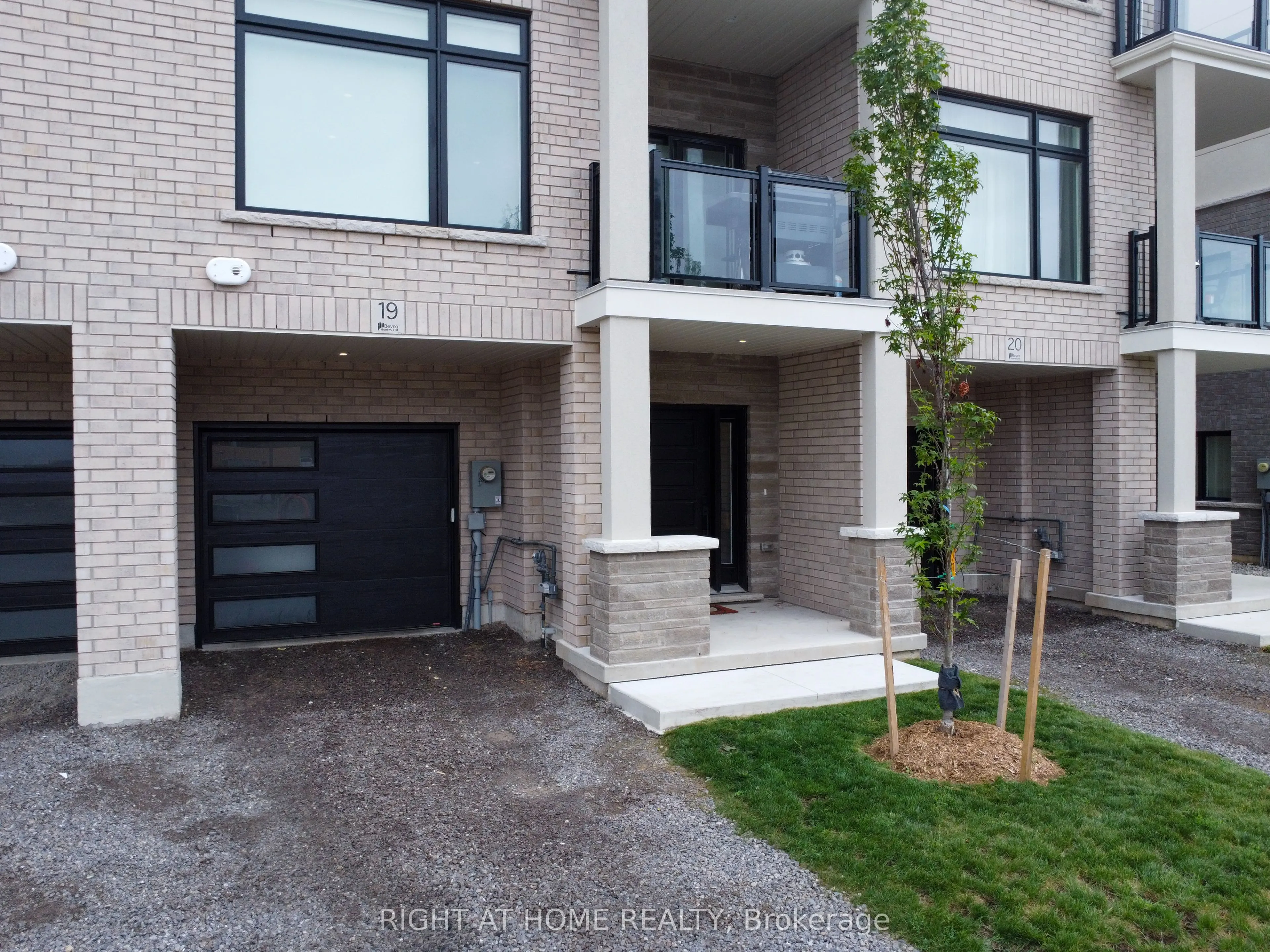 292 VINE Street, #19