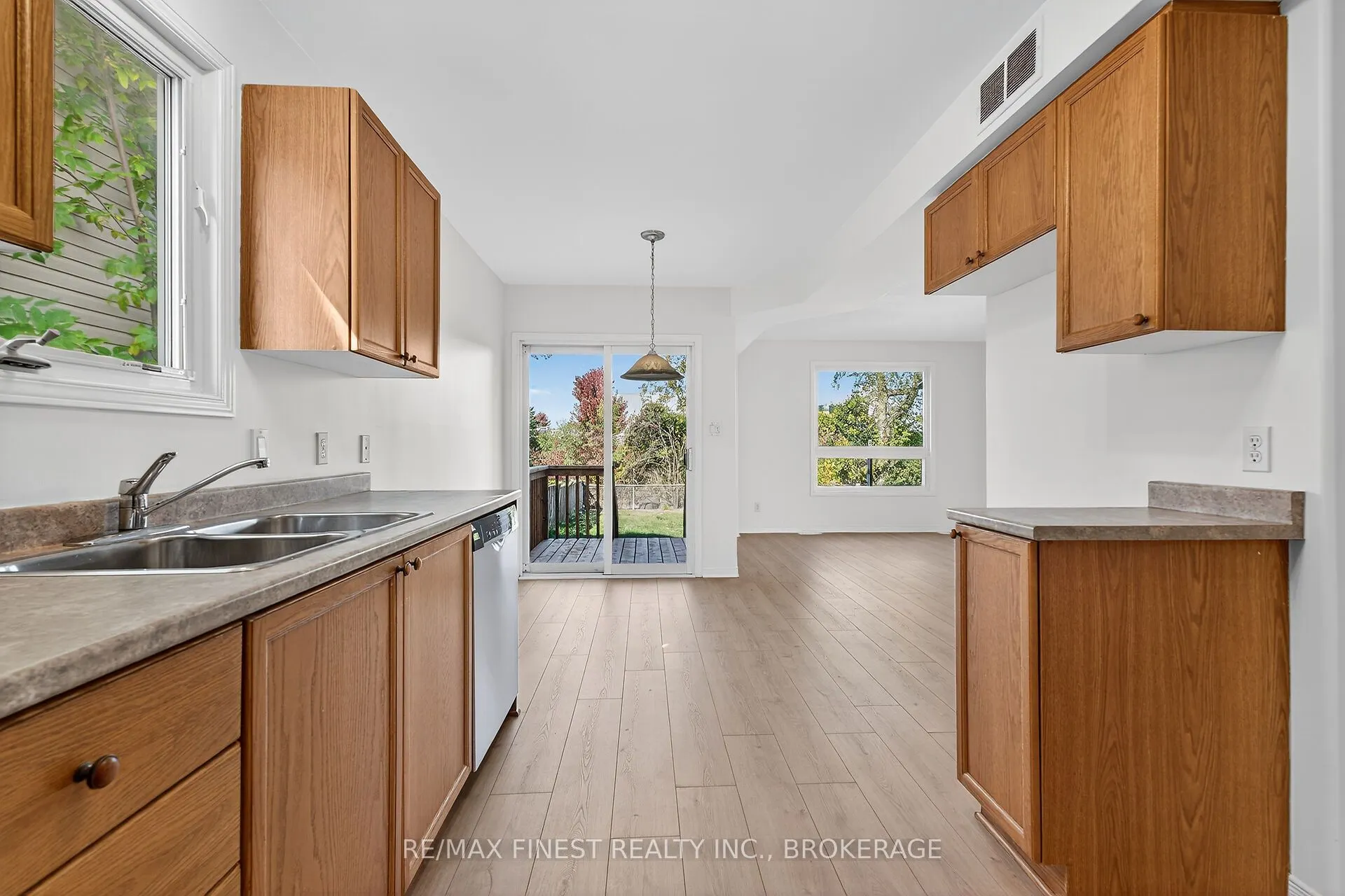 992 Bluffwood Avenue