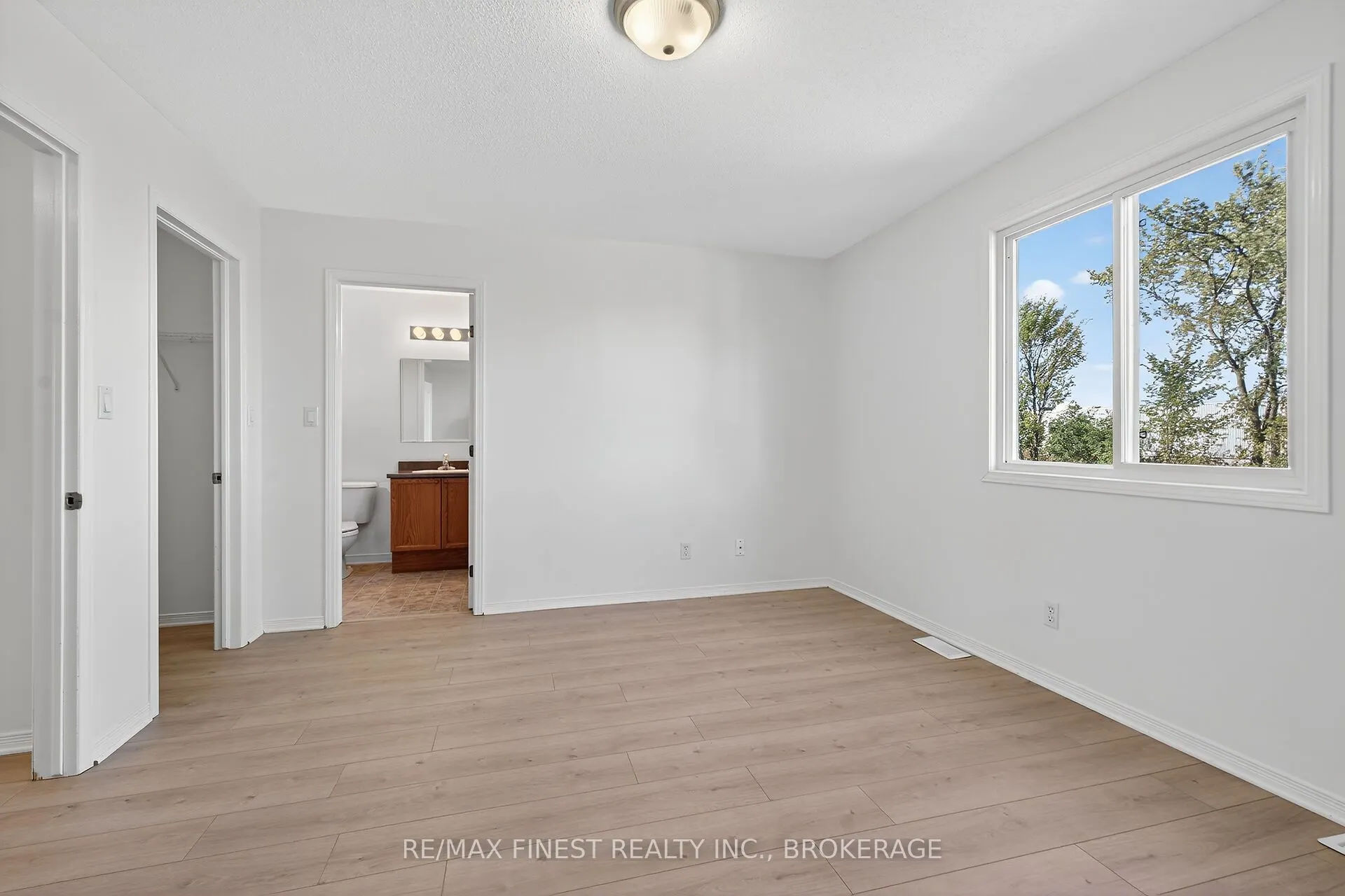 992 Bluffwood Avenue