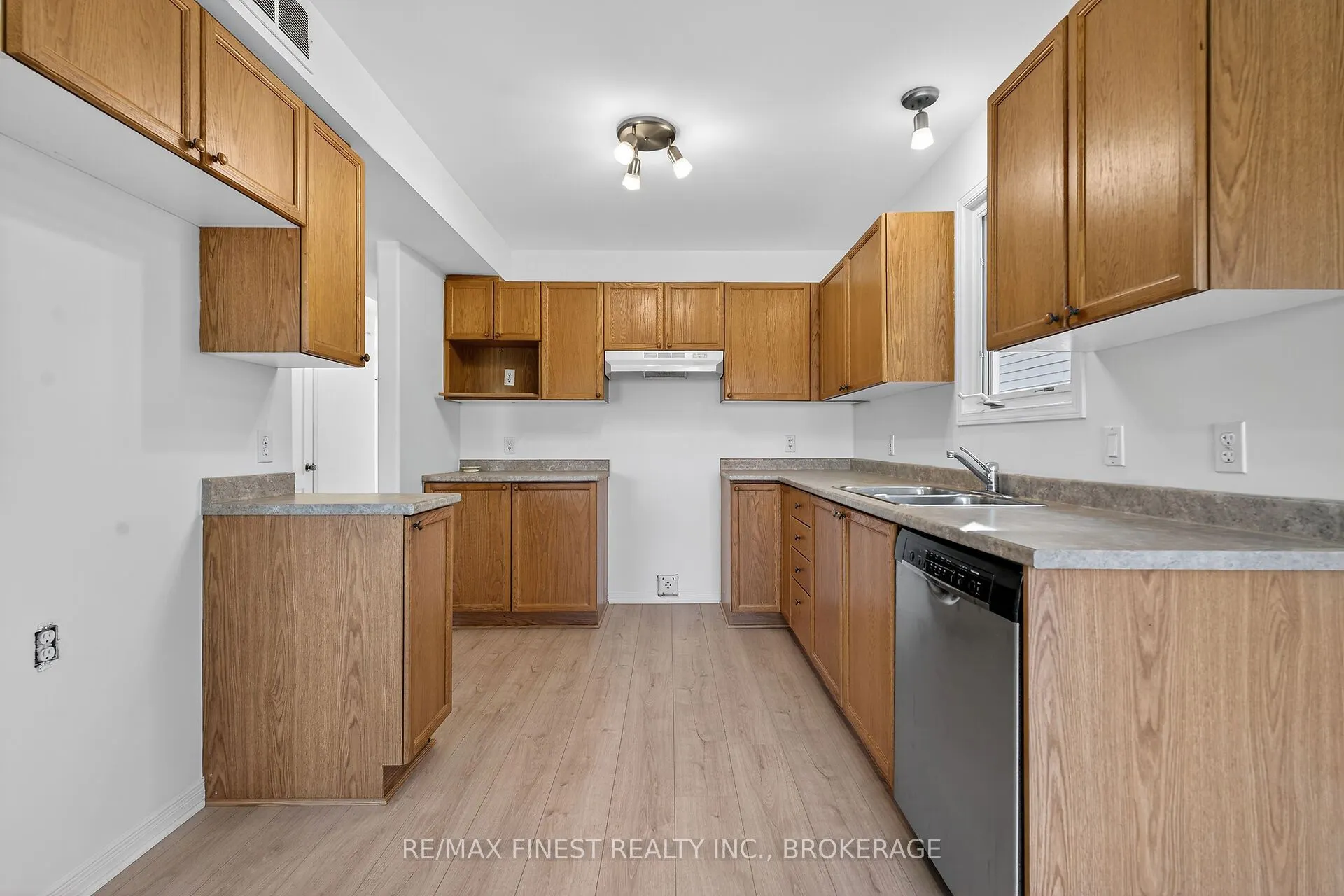 992 Bluffwood Avenue