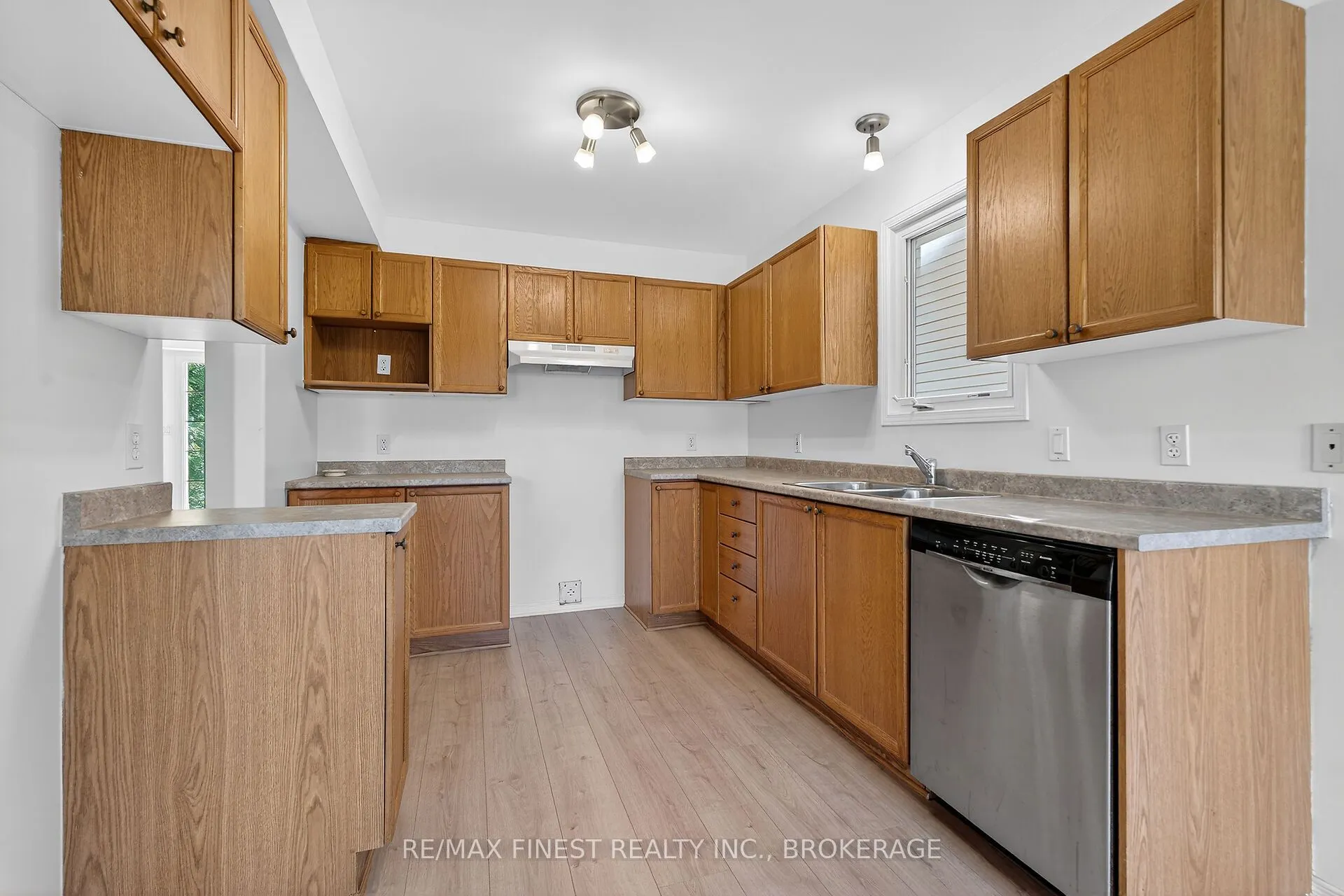 992 Bluffwood Avenue