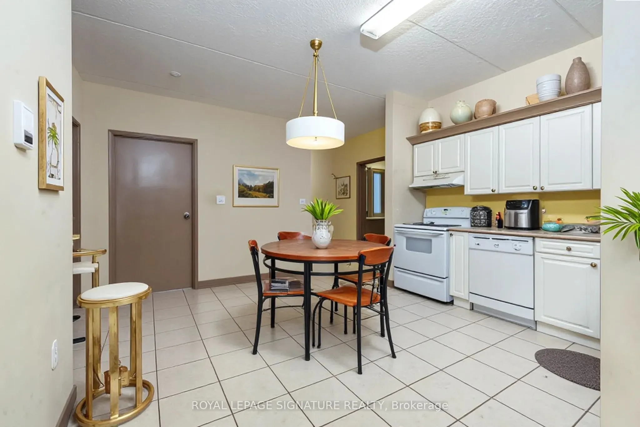251 Lester Street, #304
