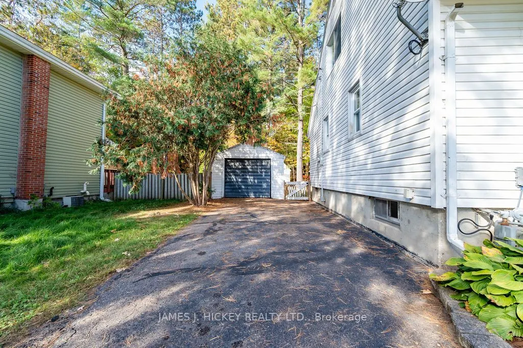13 Thomson Crescent
