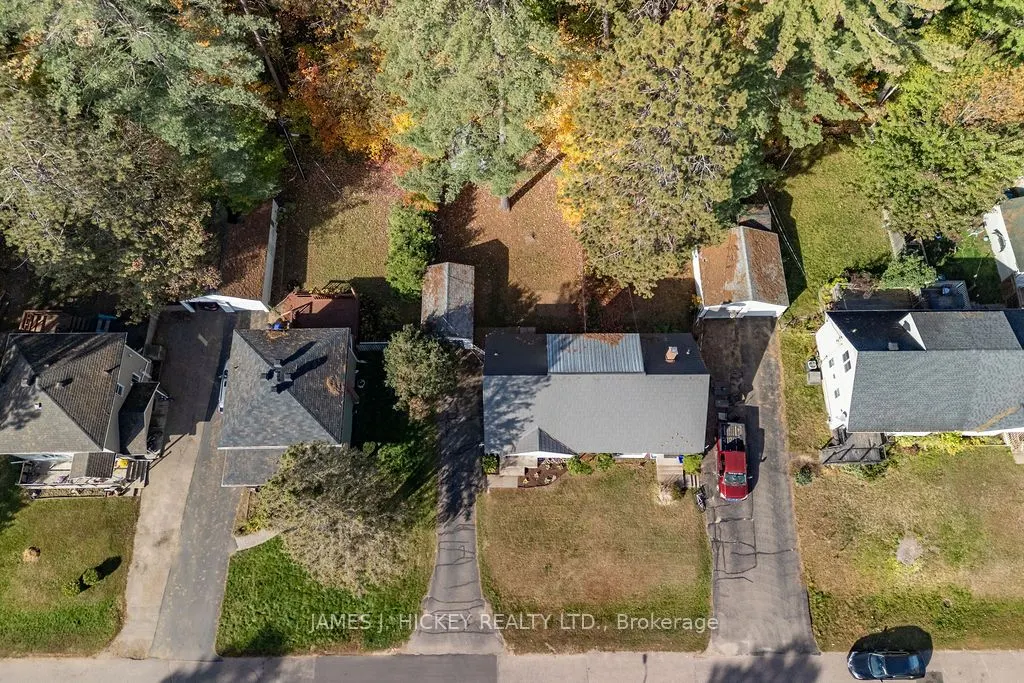13 Thomson Crescent