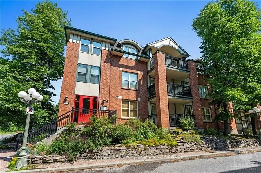 175 Woodbine Place, #104
