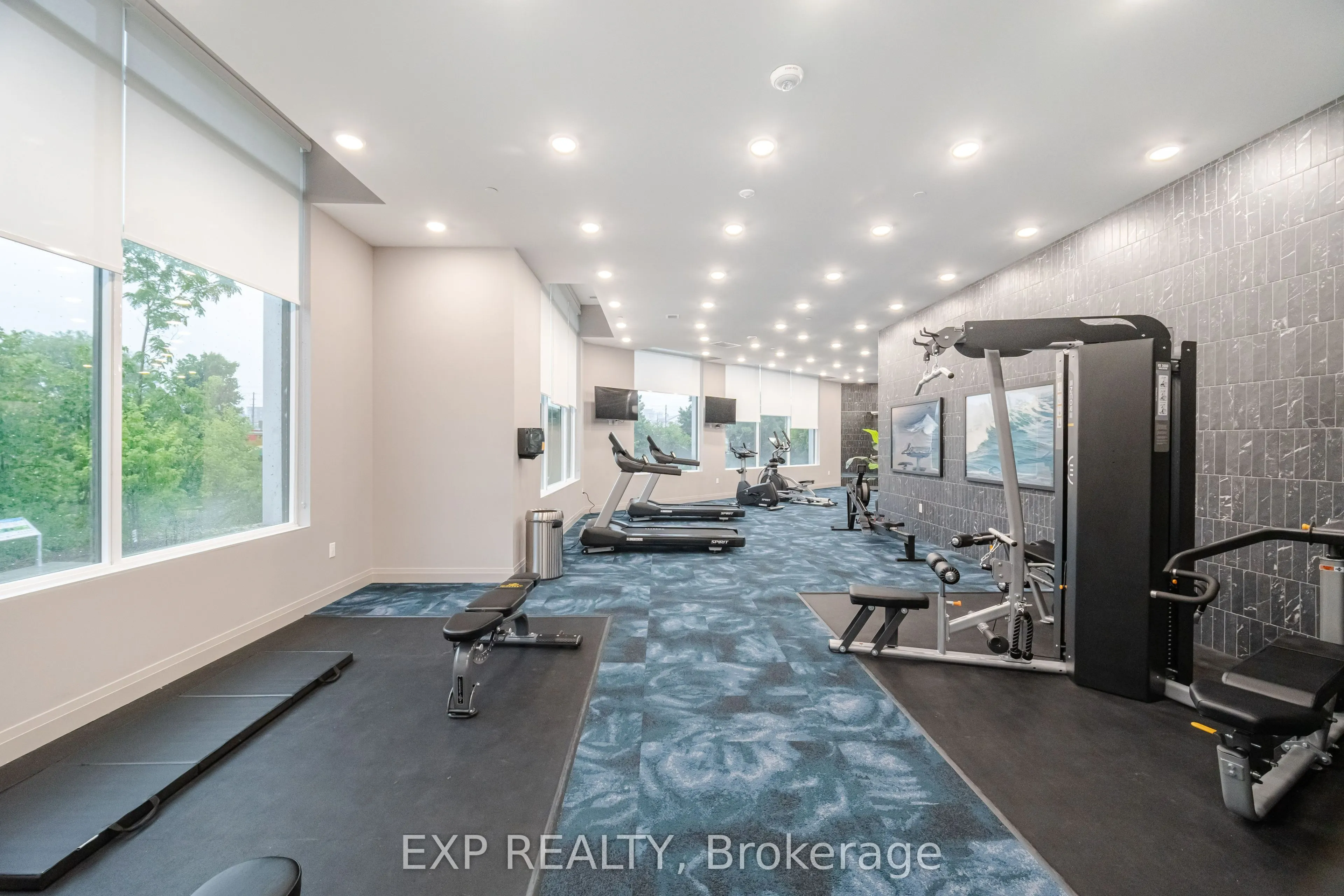 71 Wyndham Street S, #903
