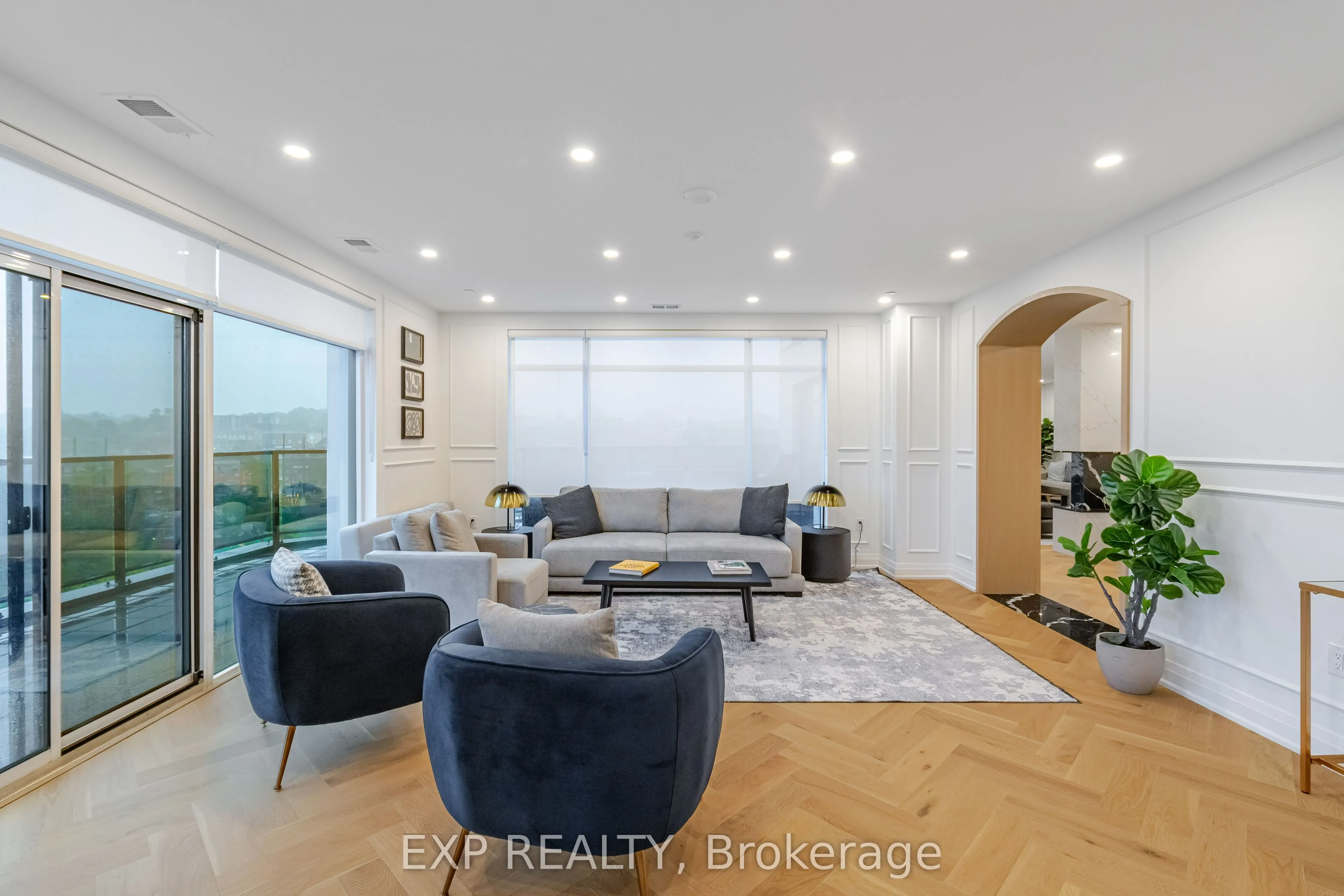 71 Wyndham Street S, #903