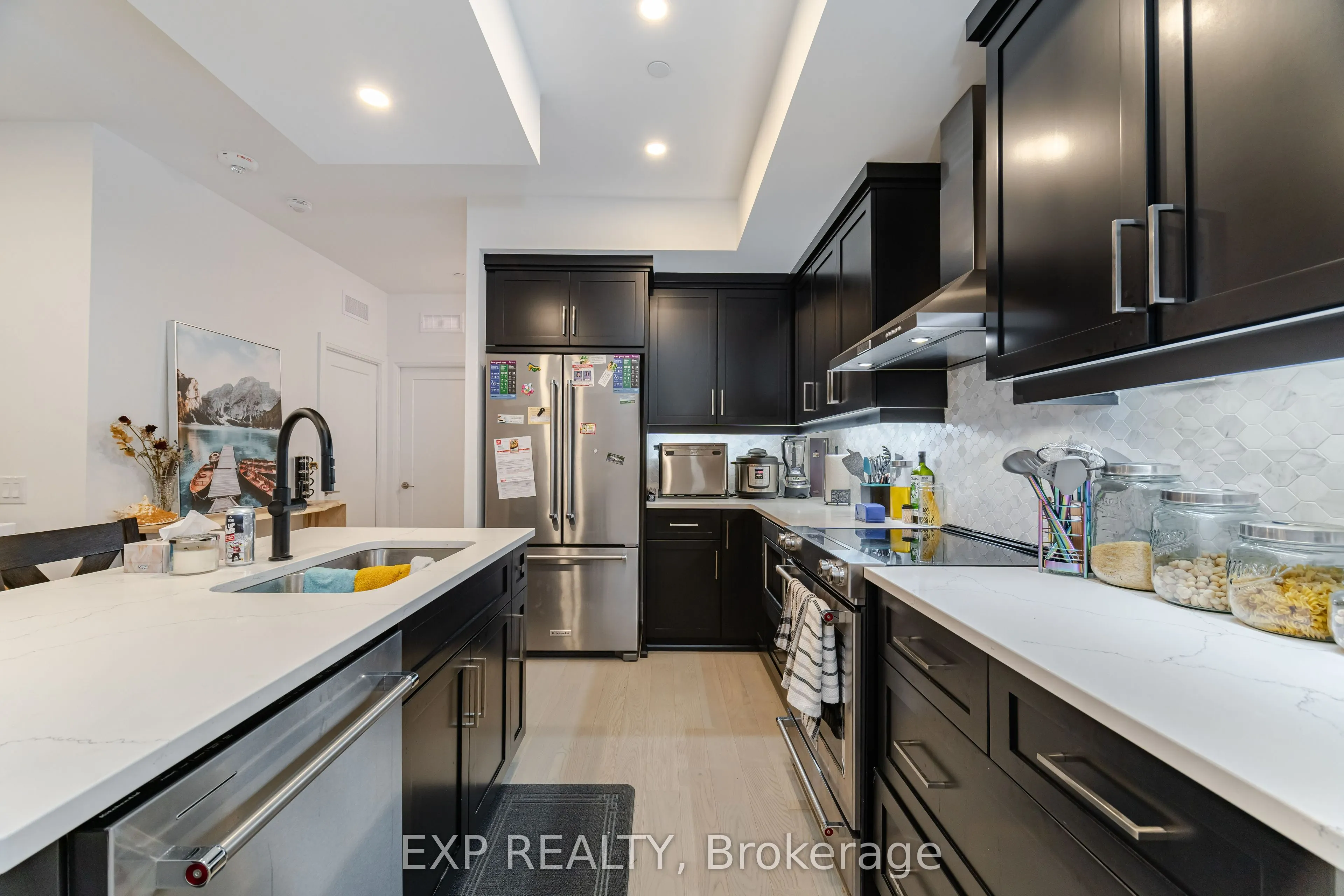 71 Wyndham Street S, #903