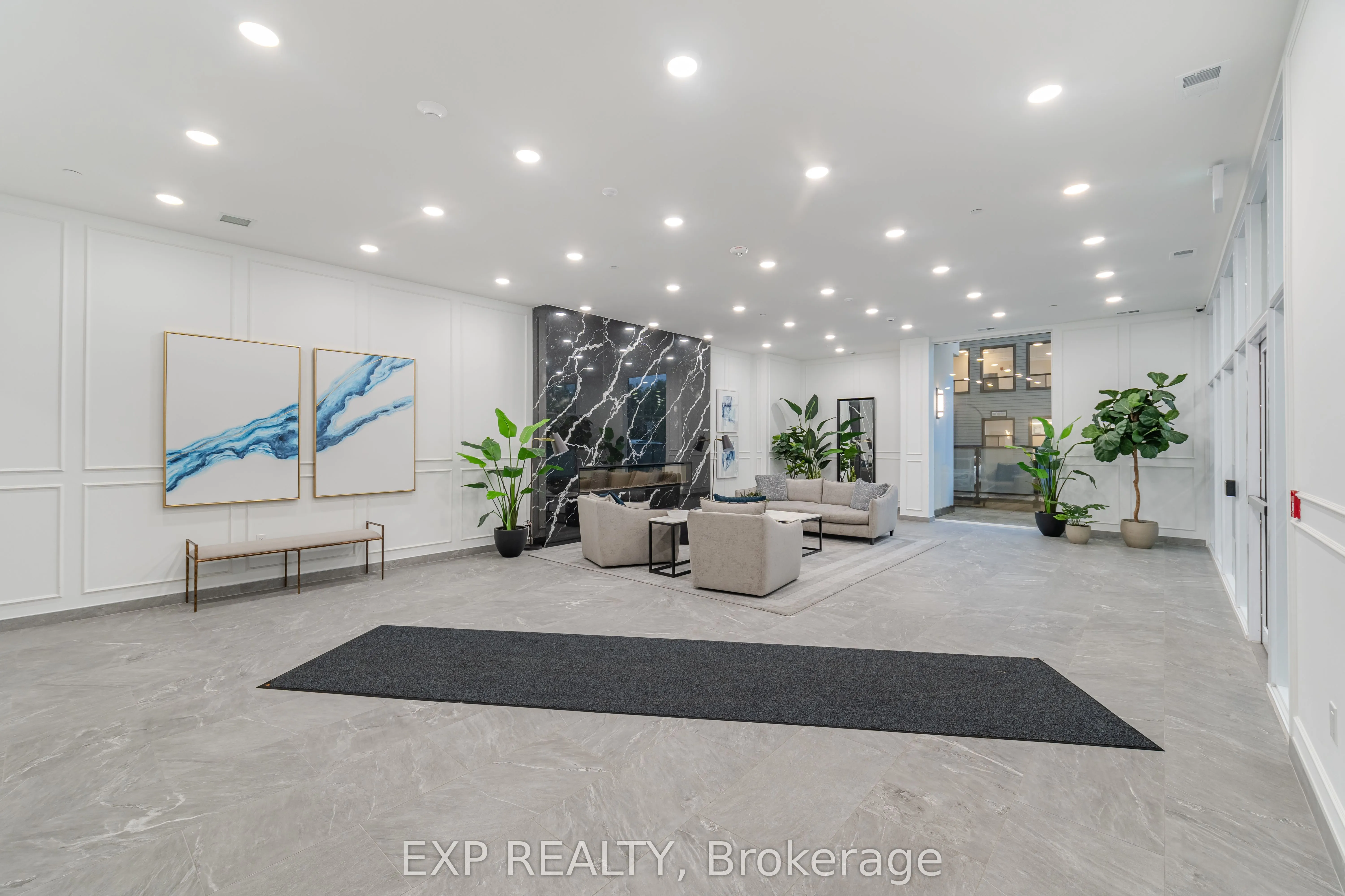 71 Wyndham Street S, #903