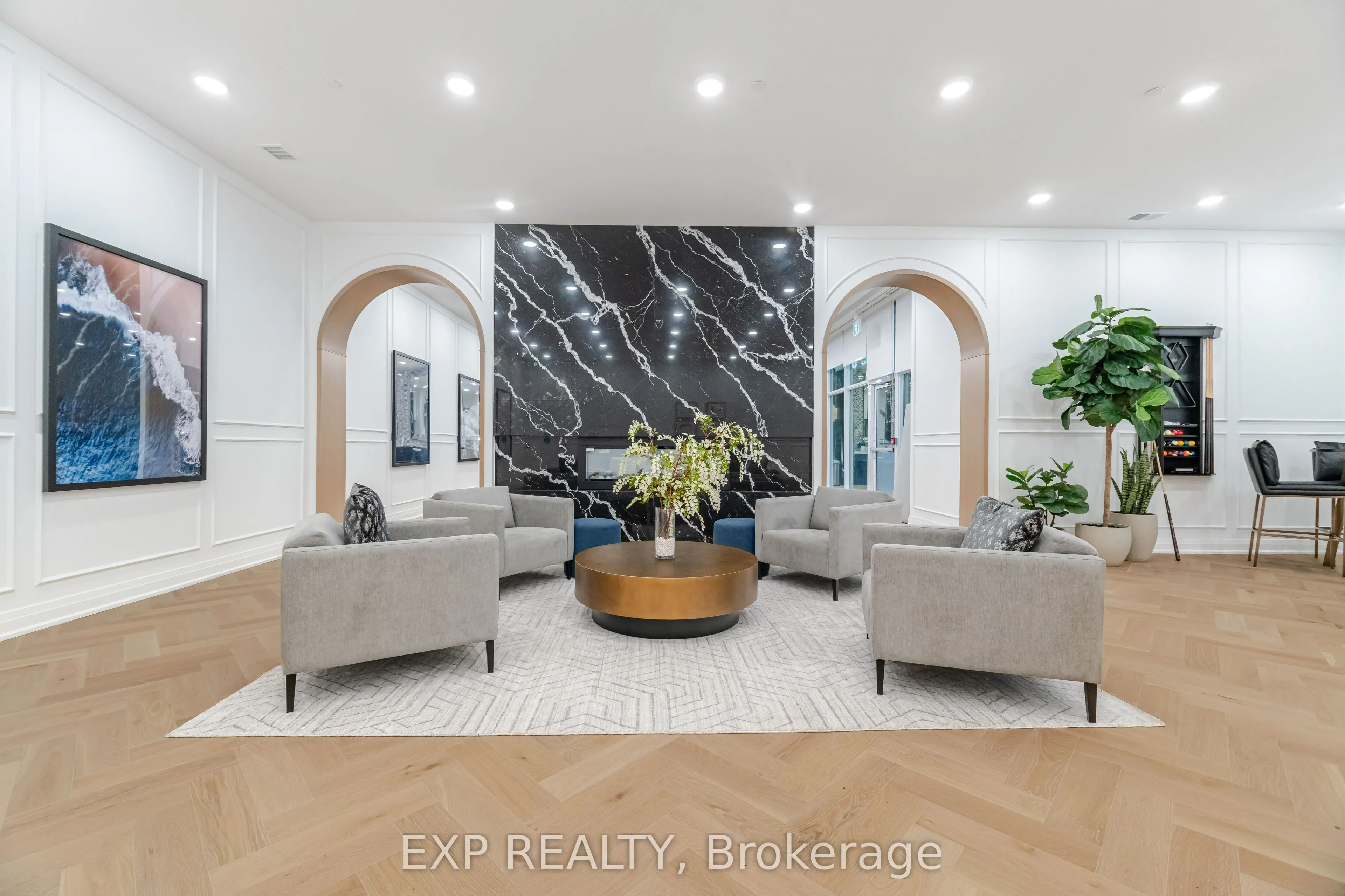 71 Wyndham Street S, #903