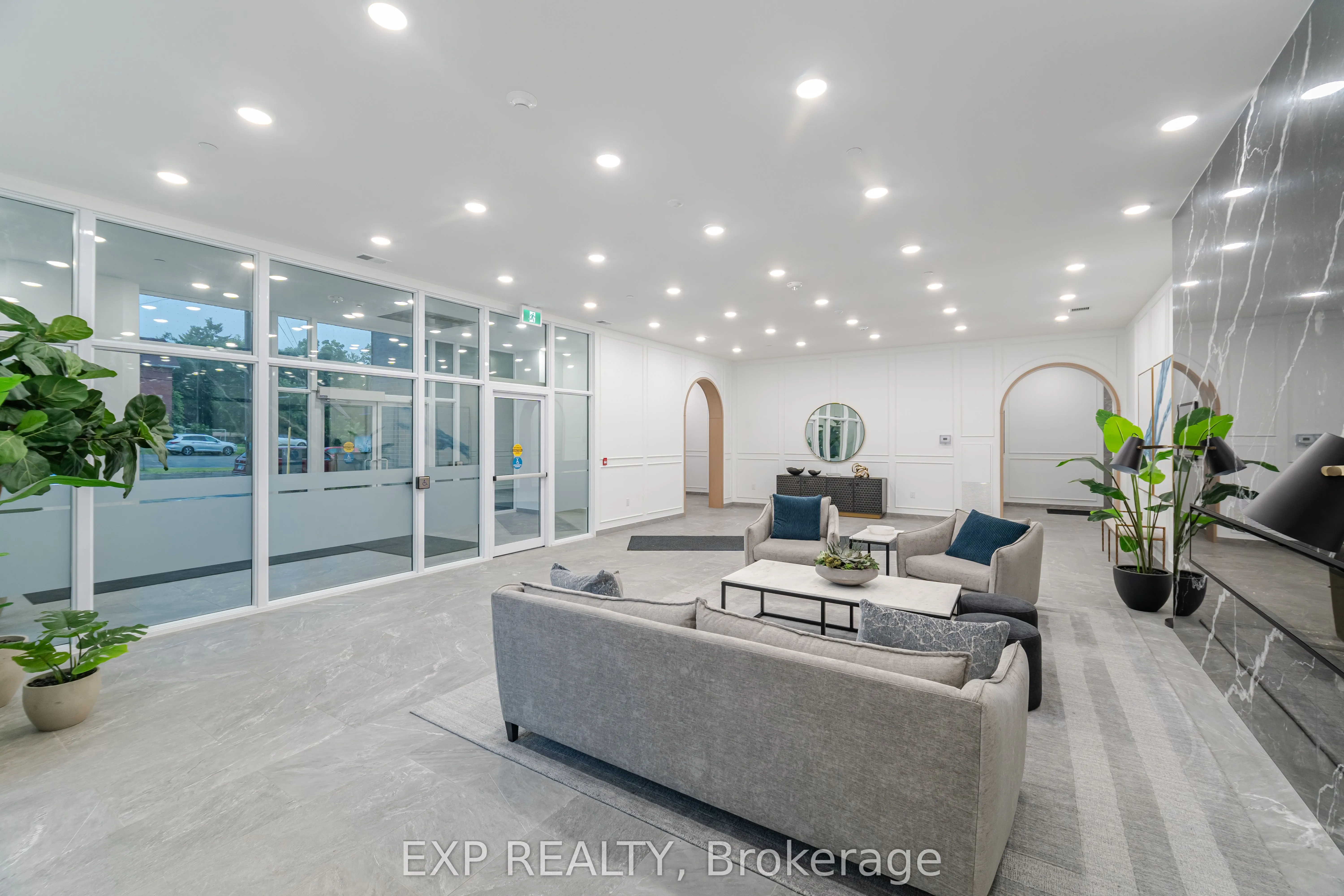 71 Wyndham Street S, #903