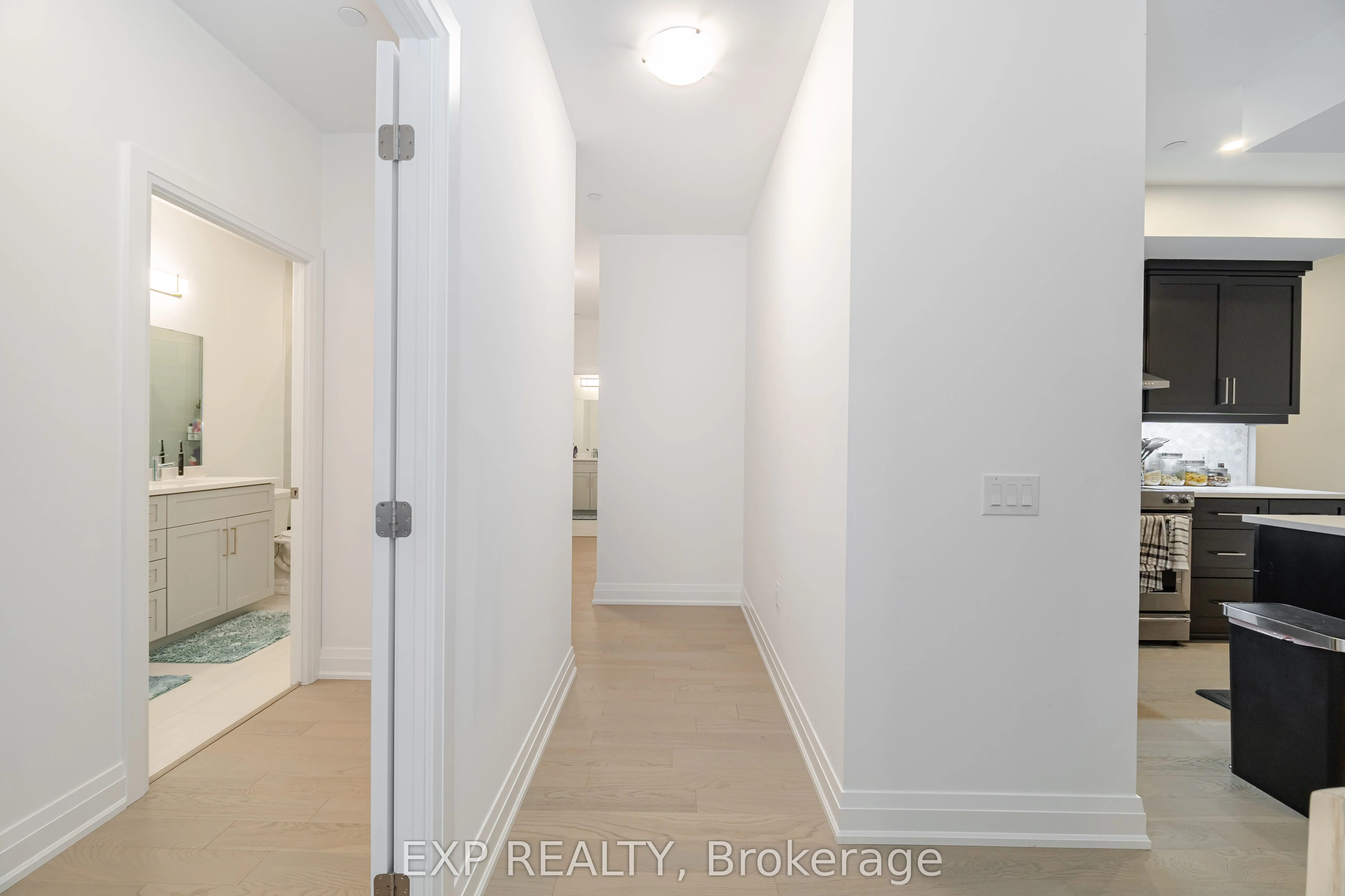 71 Wyndham Street S, #903