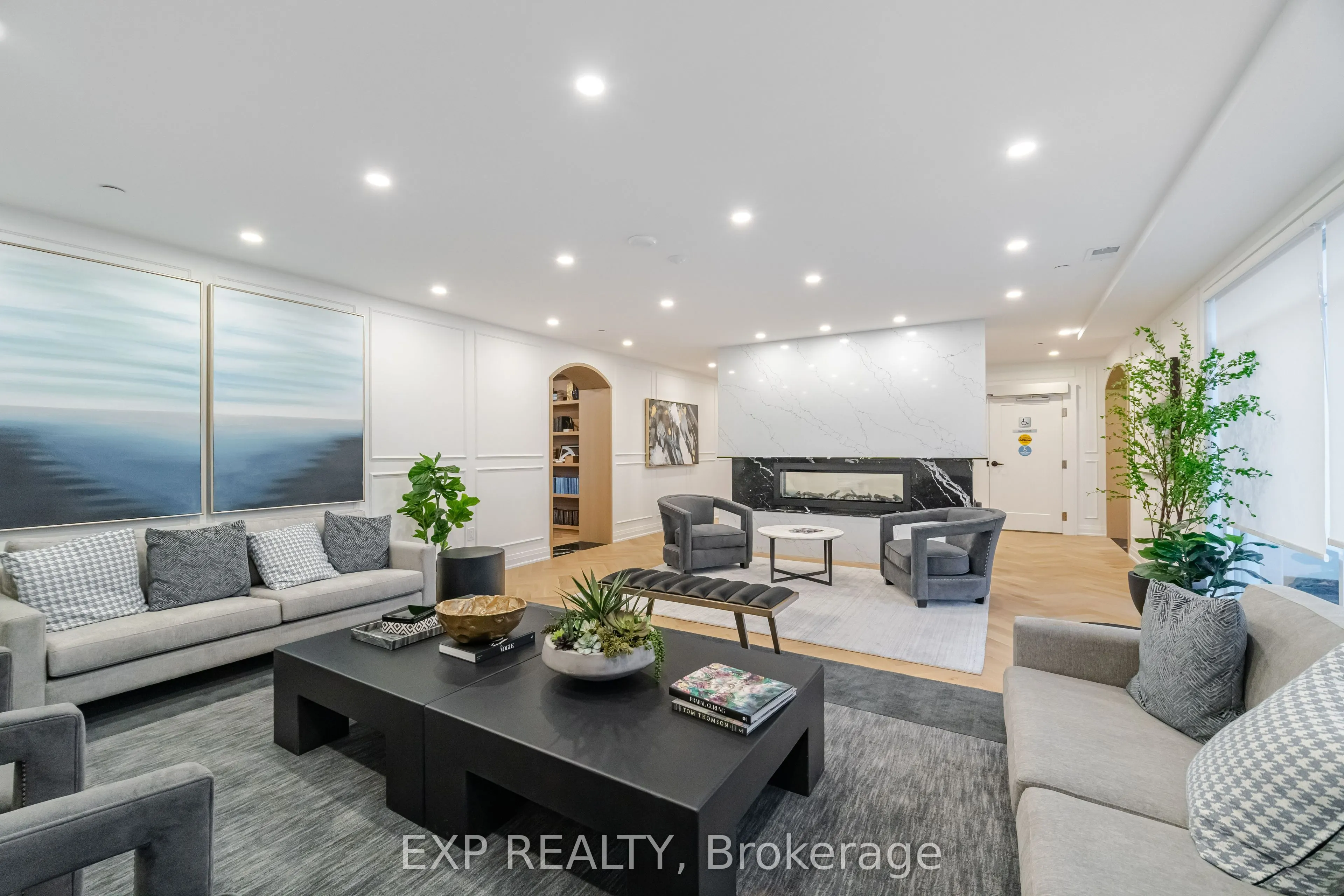 71 Wyndham Street S, #903