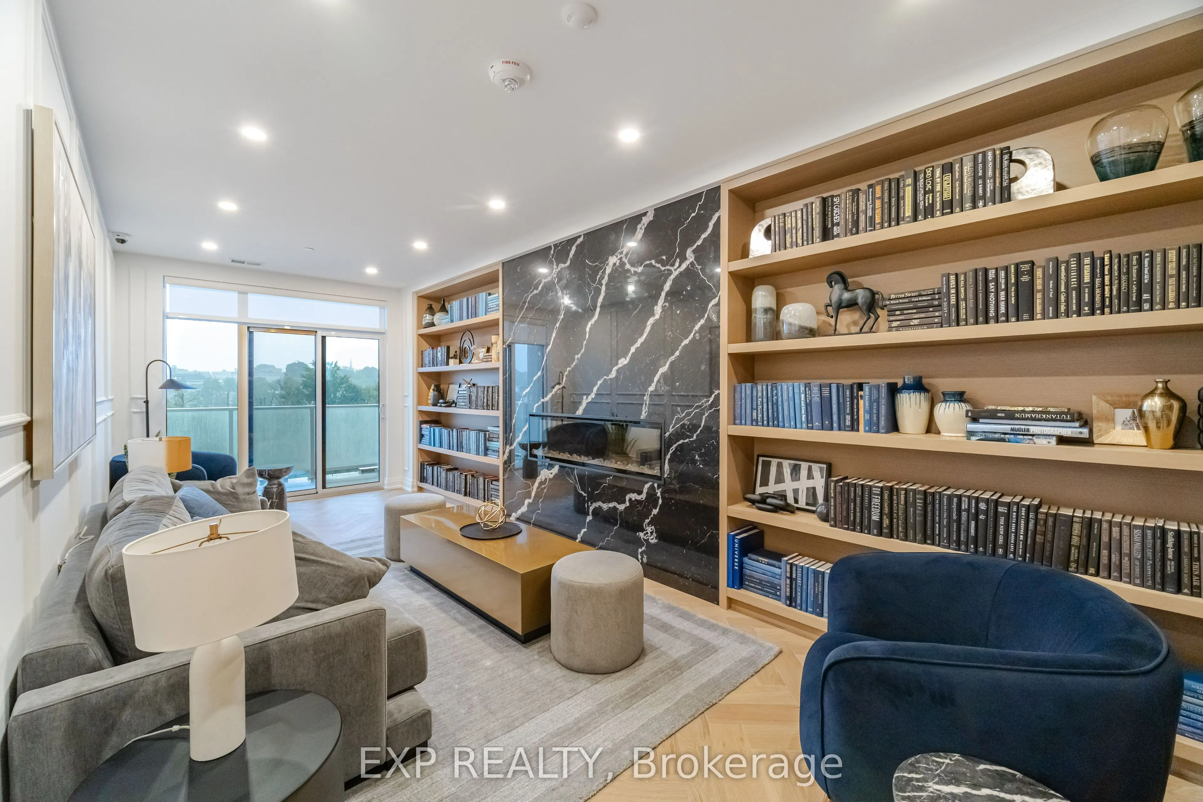 71 Wyndham Street S, #903