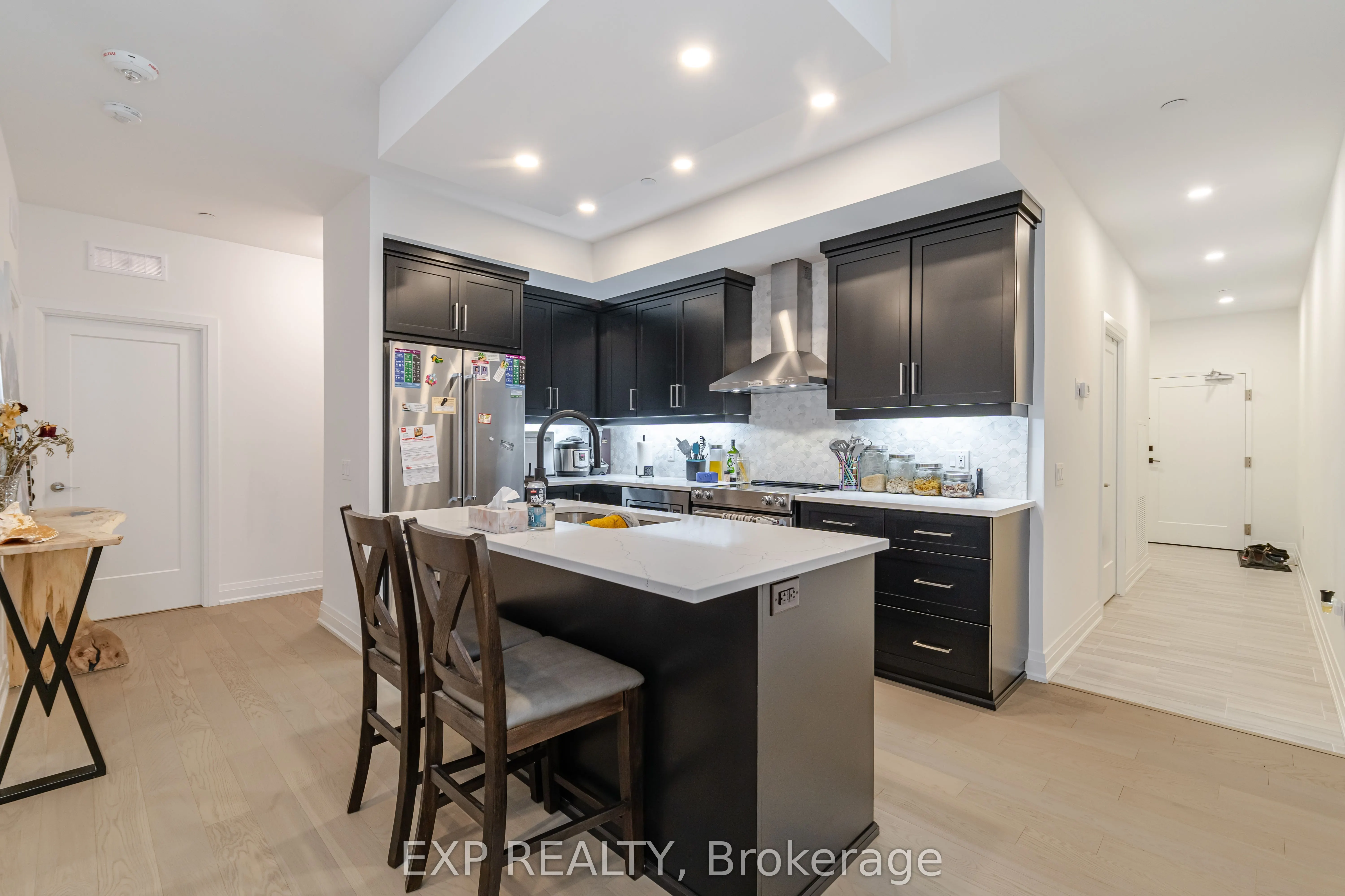 71 Wyndham Street S, #903