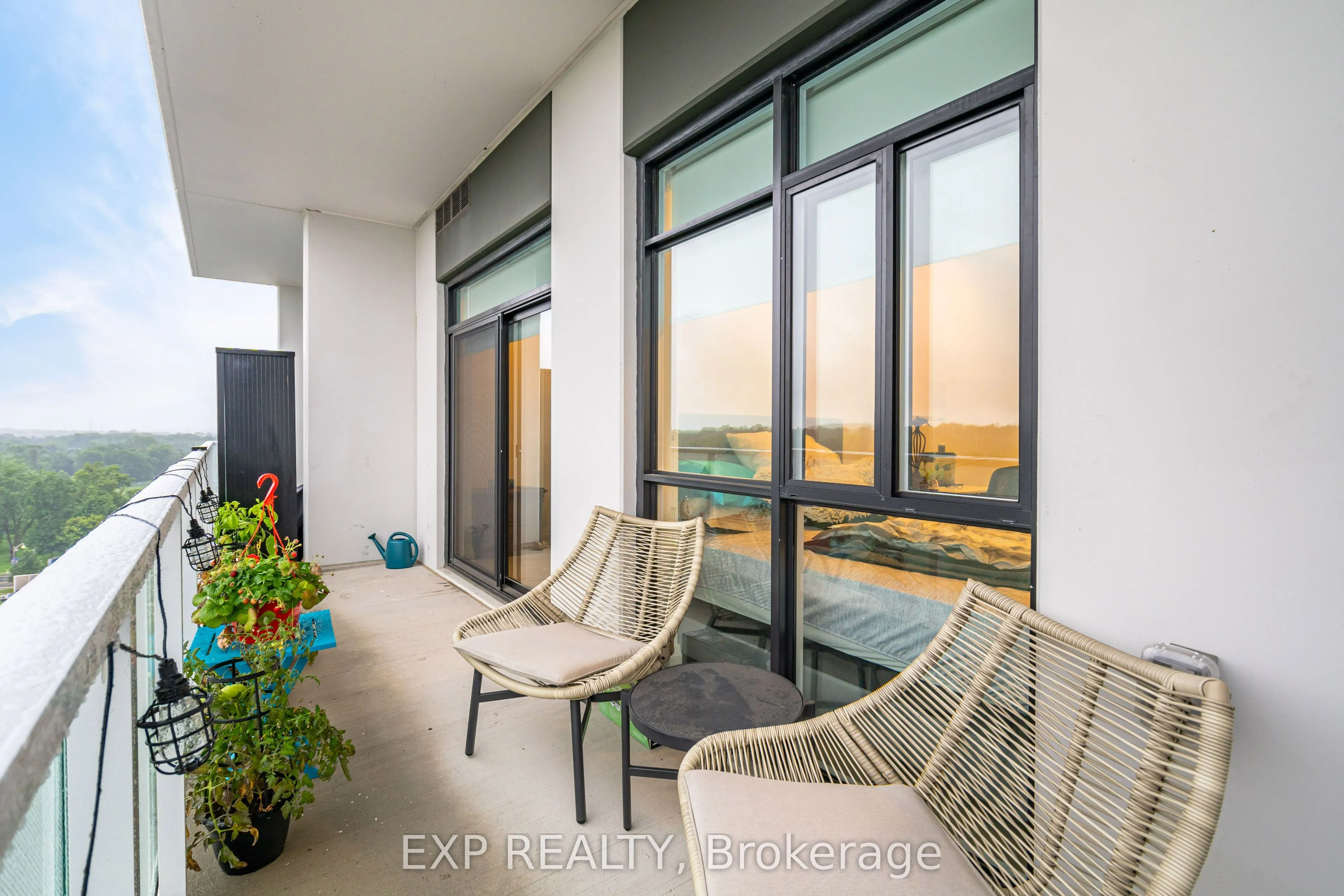 71 Wyndham Street S, #903