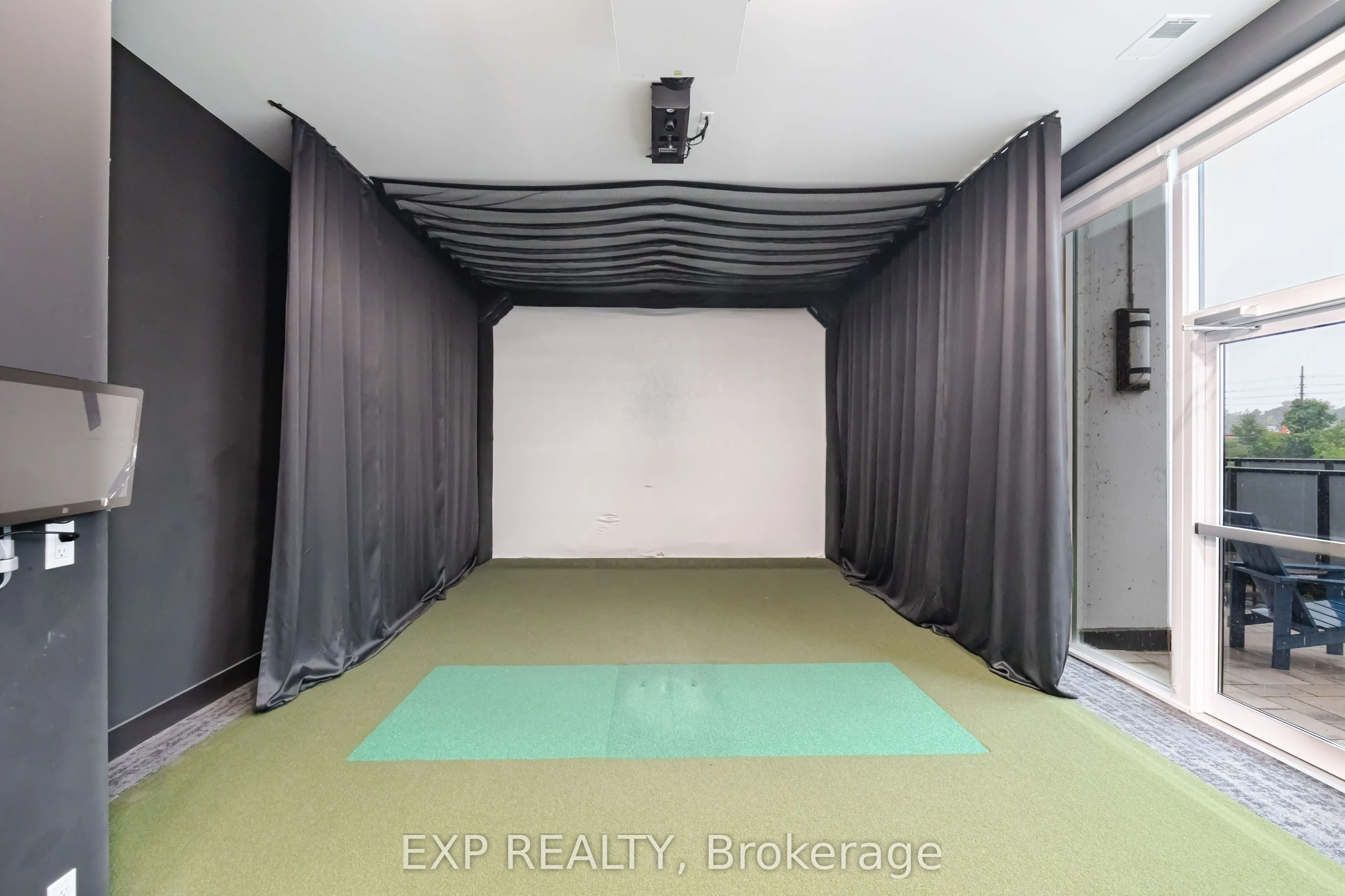 71 Wyndham Street S, #903